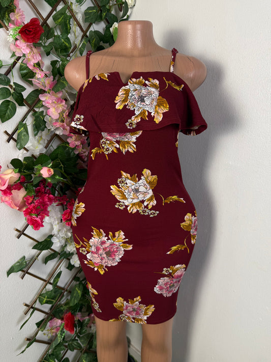 Robe moulante courte fine bretelle buste volant