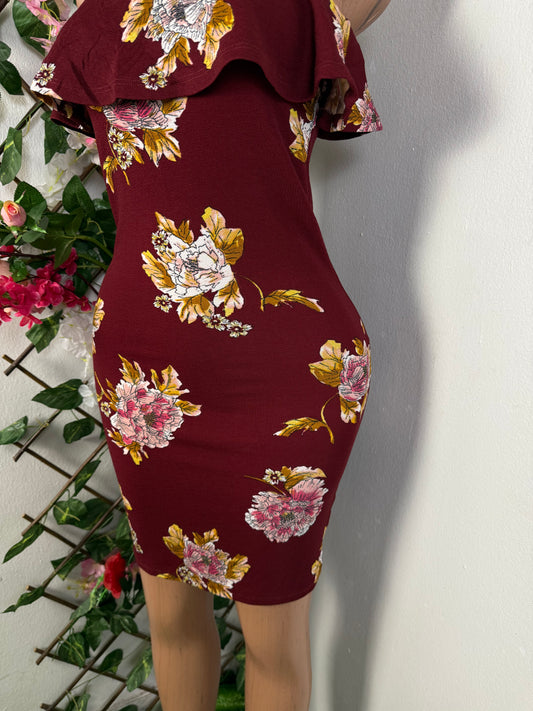 Robe moulante courte fine bretelle buste volant