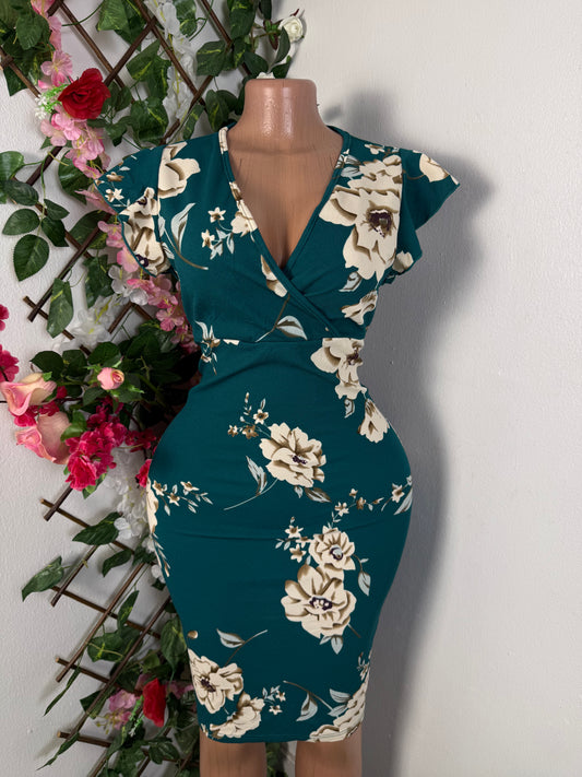 Robe moulante fleurie sans manche