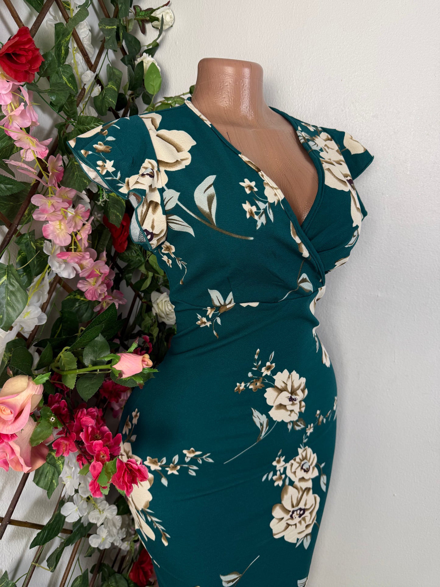 Robe moulante fleurie sans manche