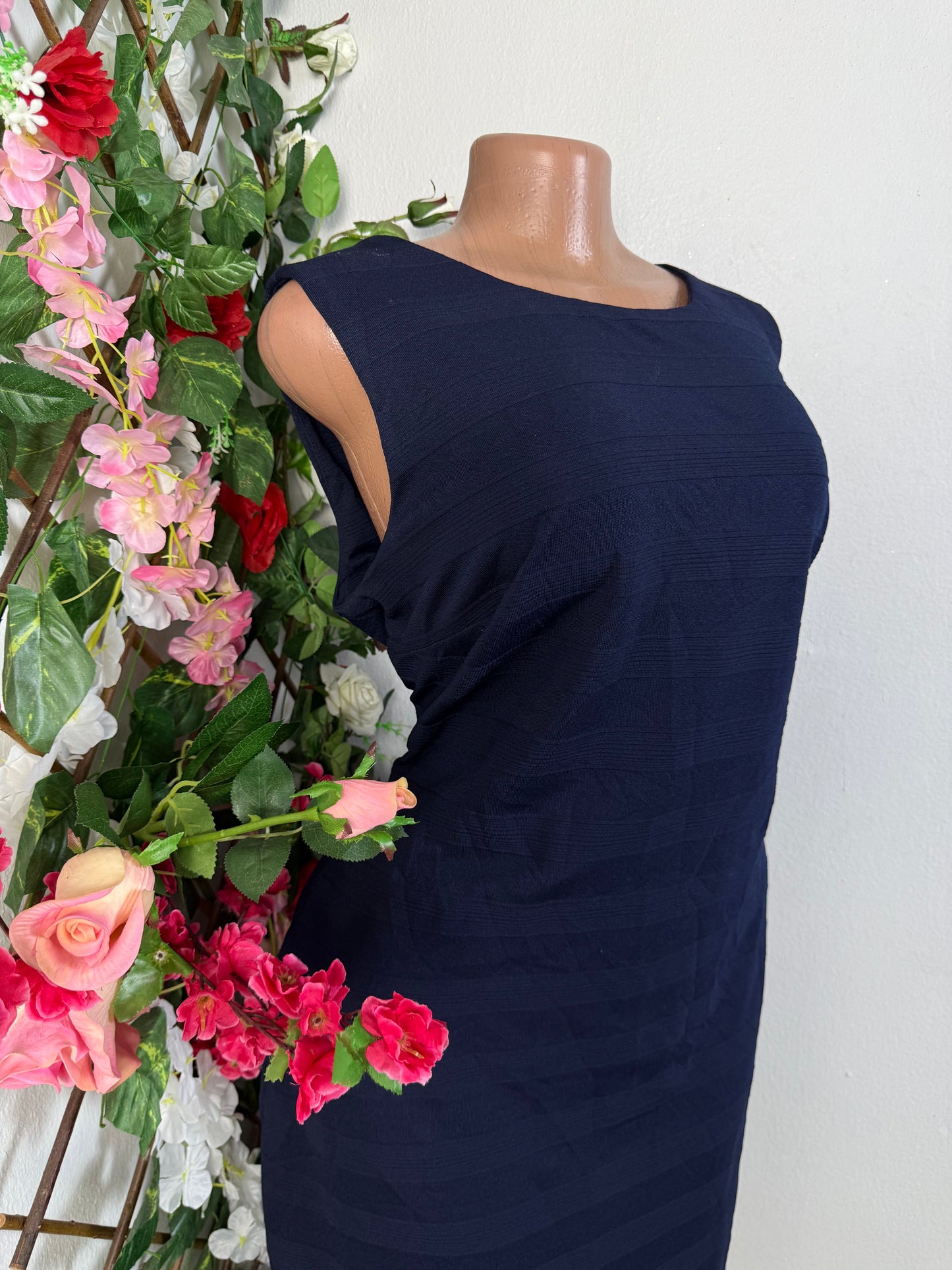 Robe droite mi longue sans manche