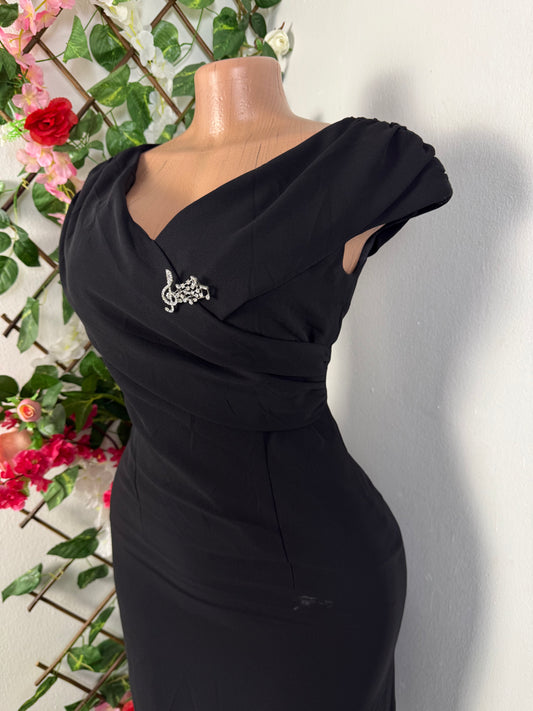 Robe moulante courte décolleté haltere