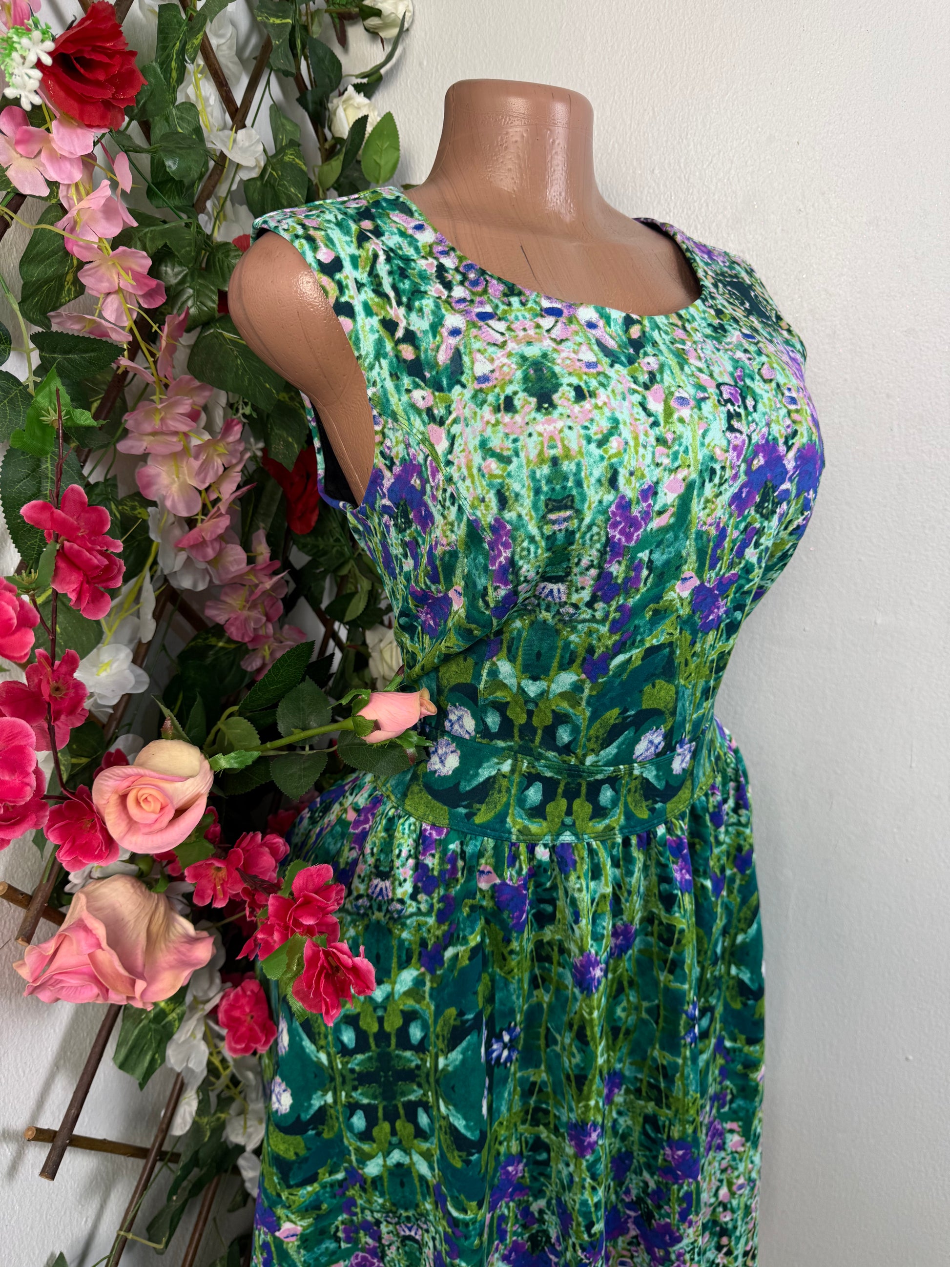 Robe fleurie sans manche colle rond - Perluna Store - kinshasa