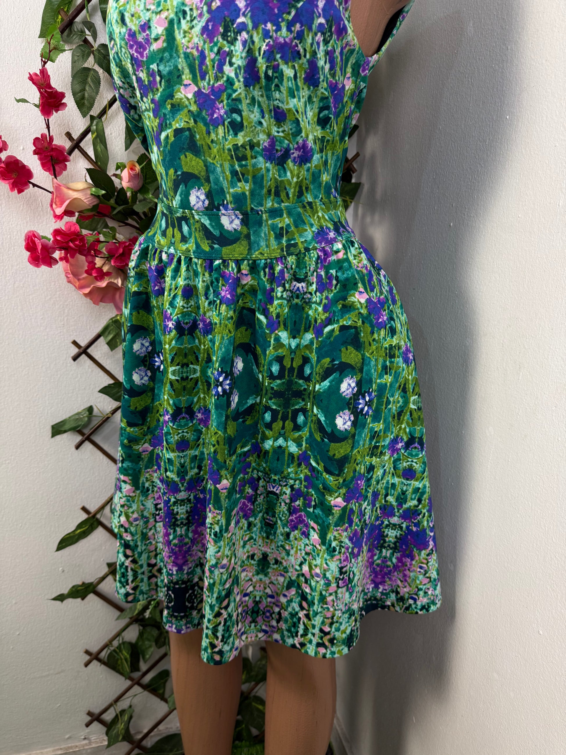 Robe fleurie sans manche colle rond - Perluna Store - kinshasa