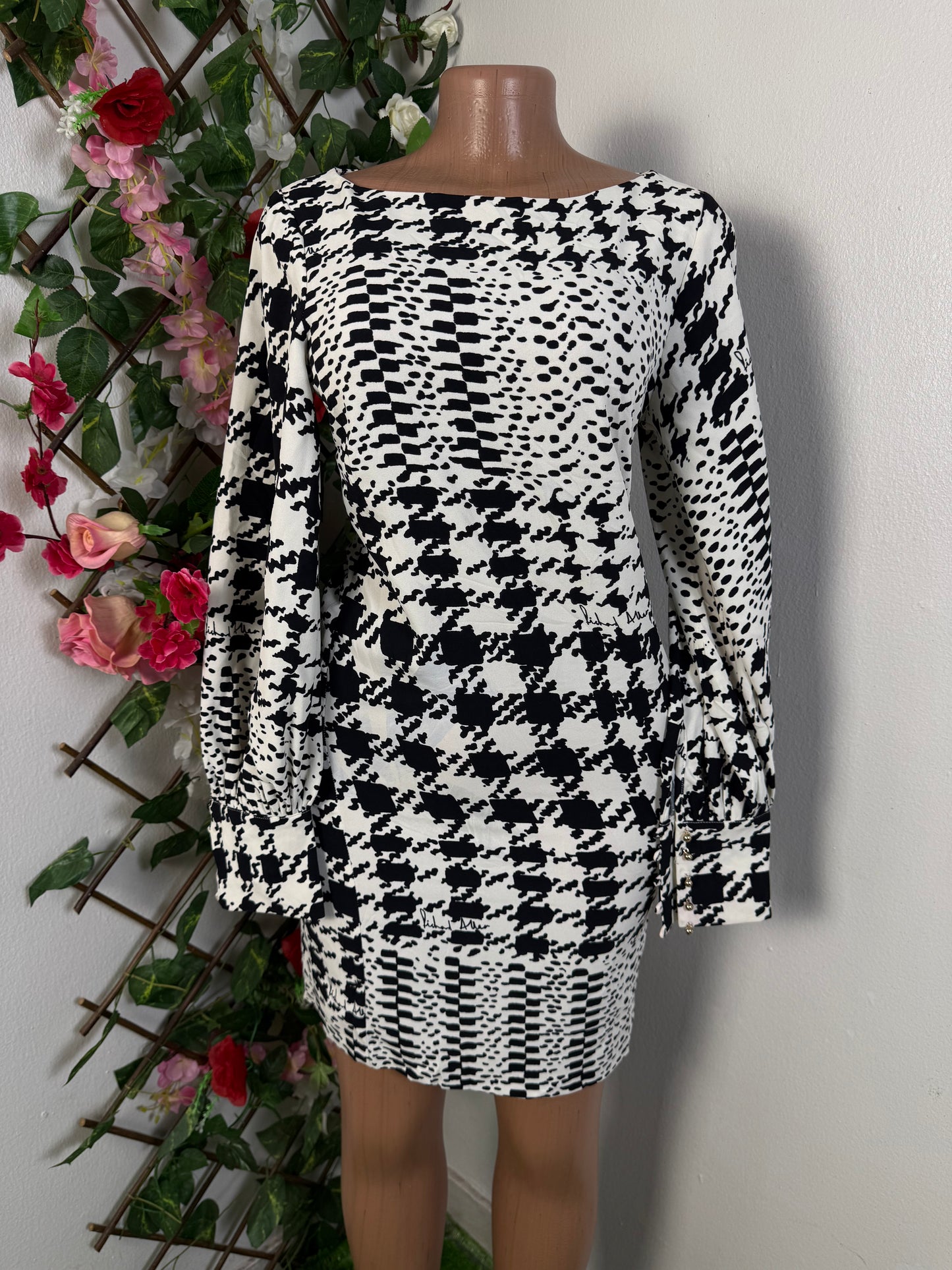 Robe droite a bouton manchette