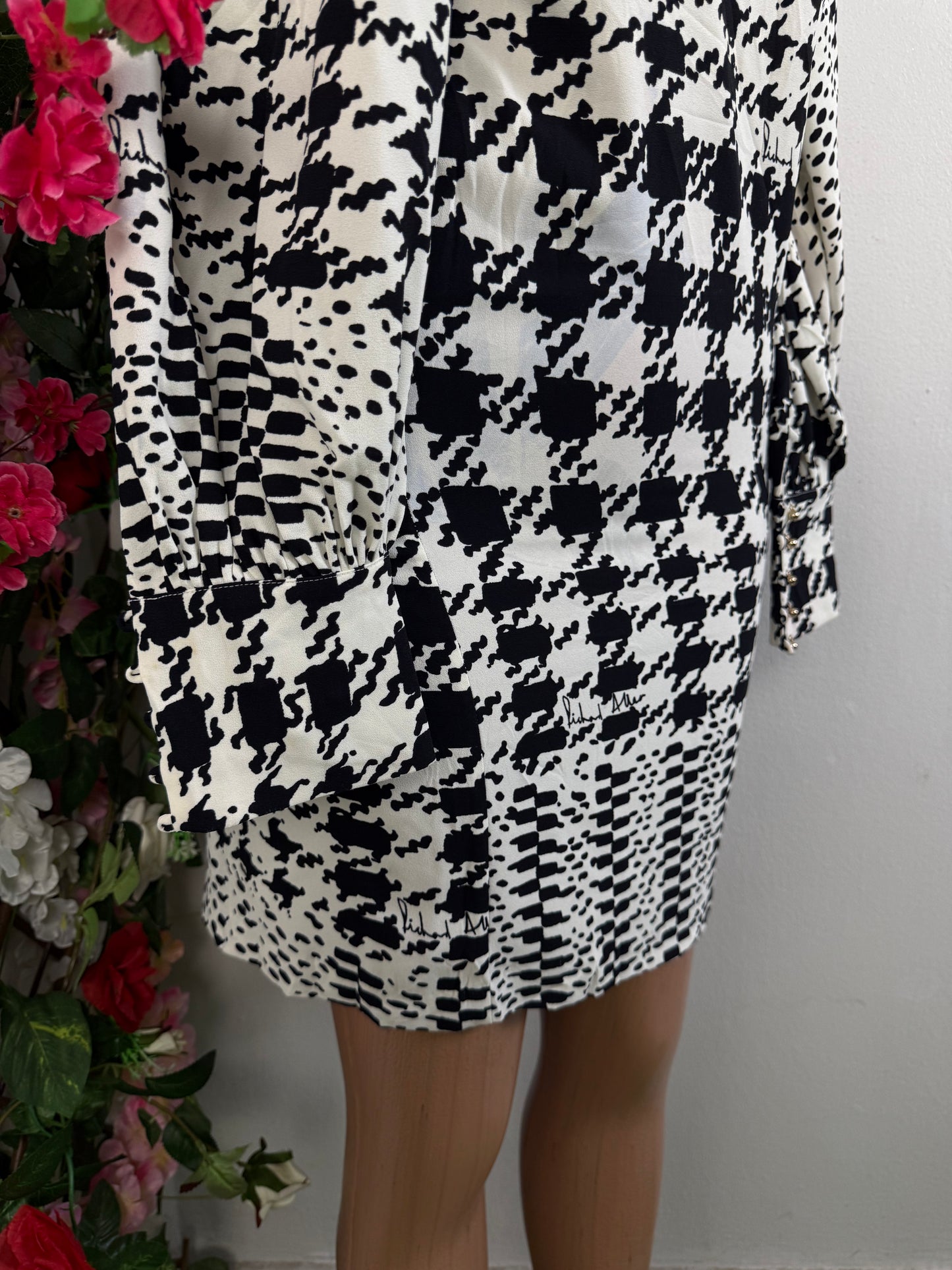 Robe droite a bouton manchette