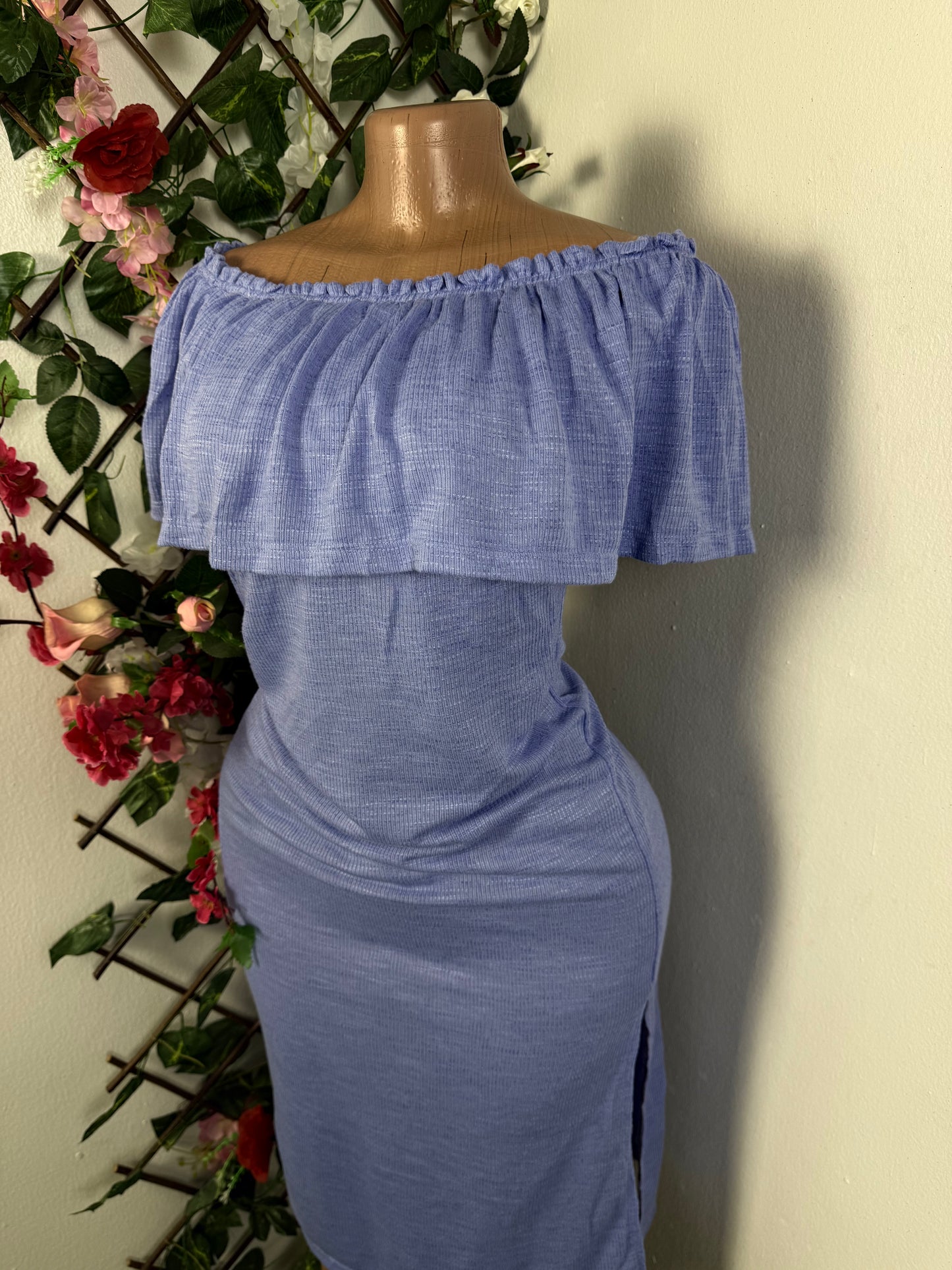 Robe à décolleté volant avec fente - Perluna Store - kinshasa