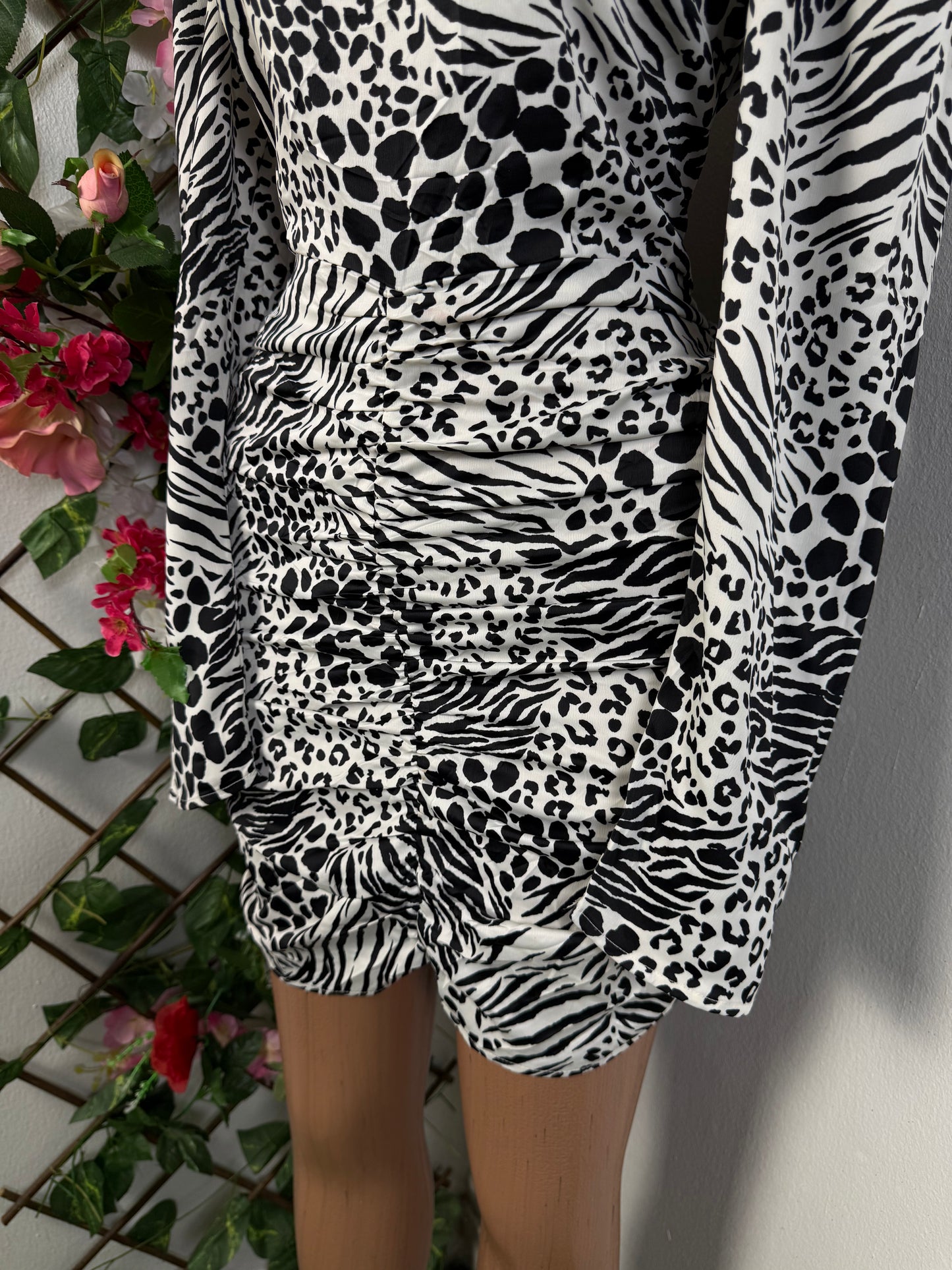 Robe moulante zébrée, courte et tendance - Perluna Store - kinshasa