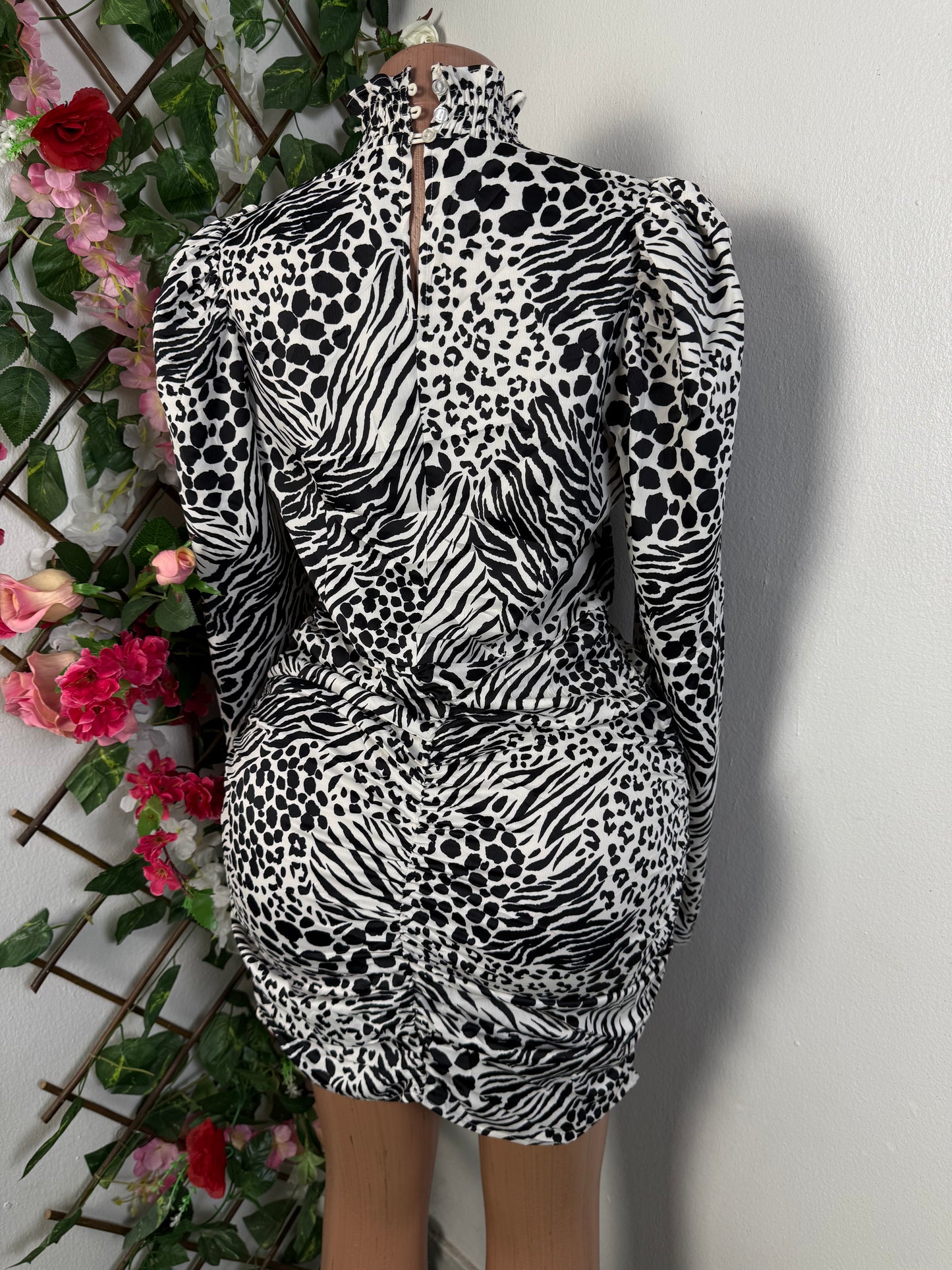 Robe moulante zébrée, courte et tendance - Perluna Store - kinshasa