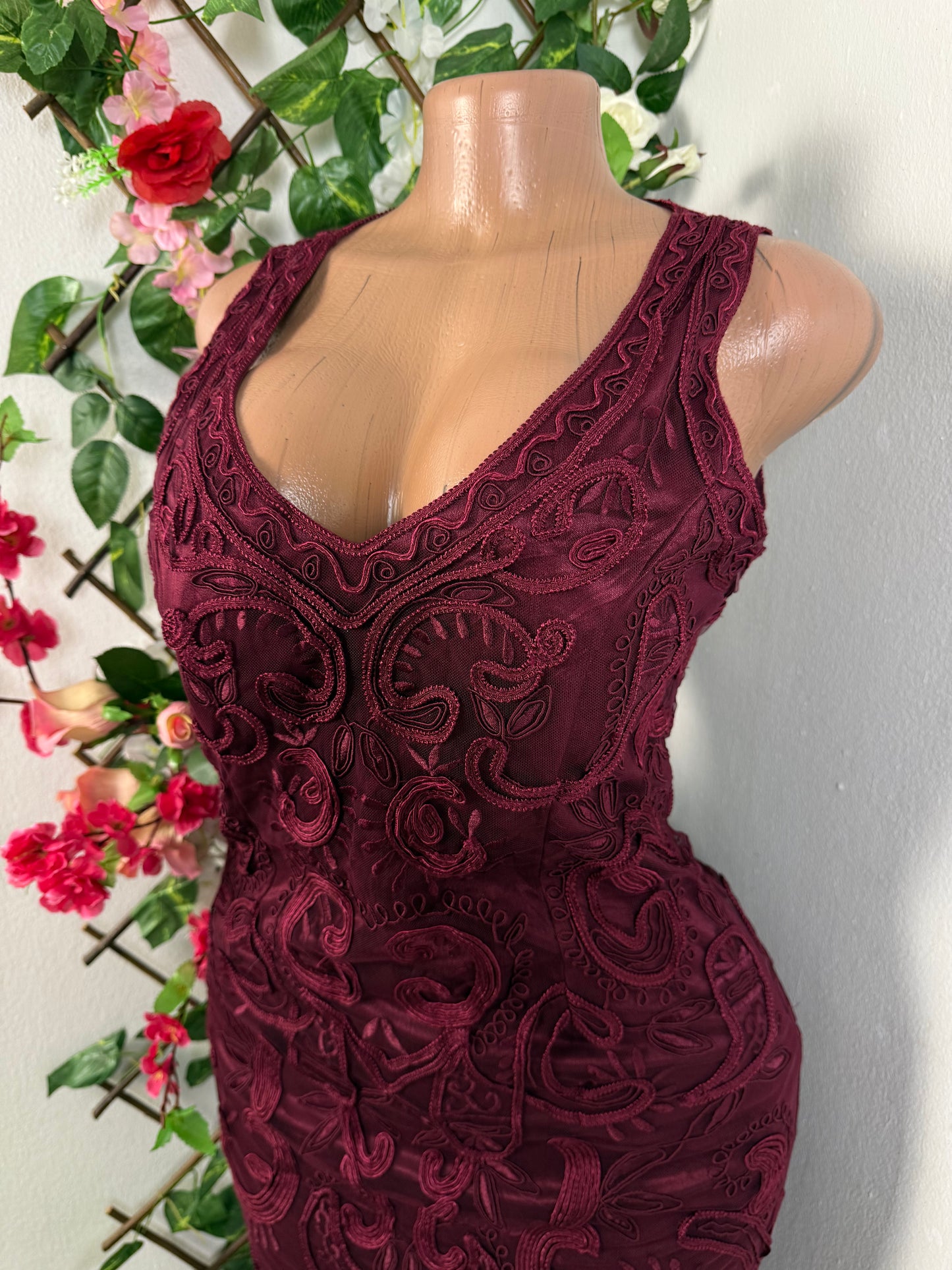 Robe mi longue en dentelle sans manche - Perluna Store - kinshasa