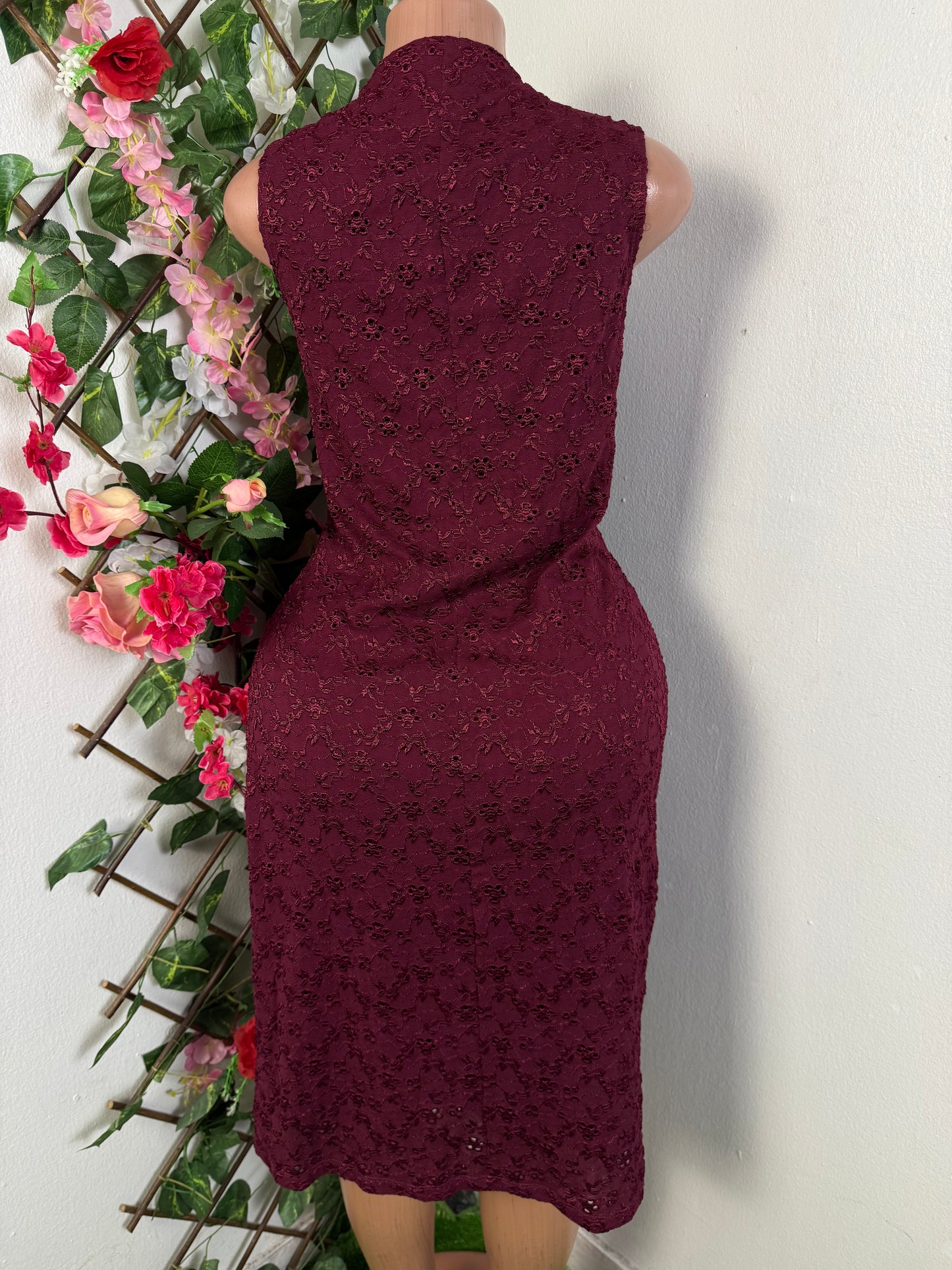 Robe mi longue en dentelle sans manche - Perluna Store - kinshasa