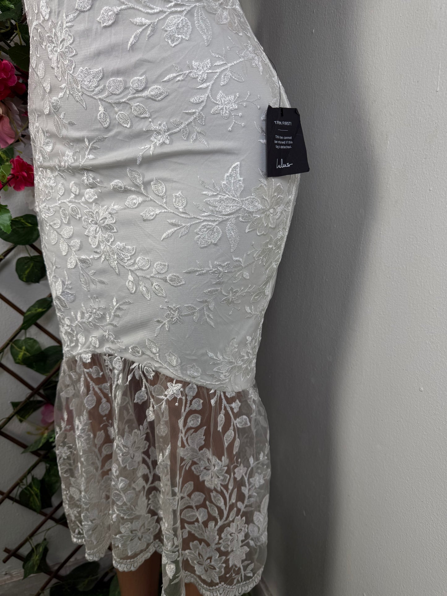Robe longue en dentelle à fine bretelle