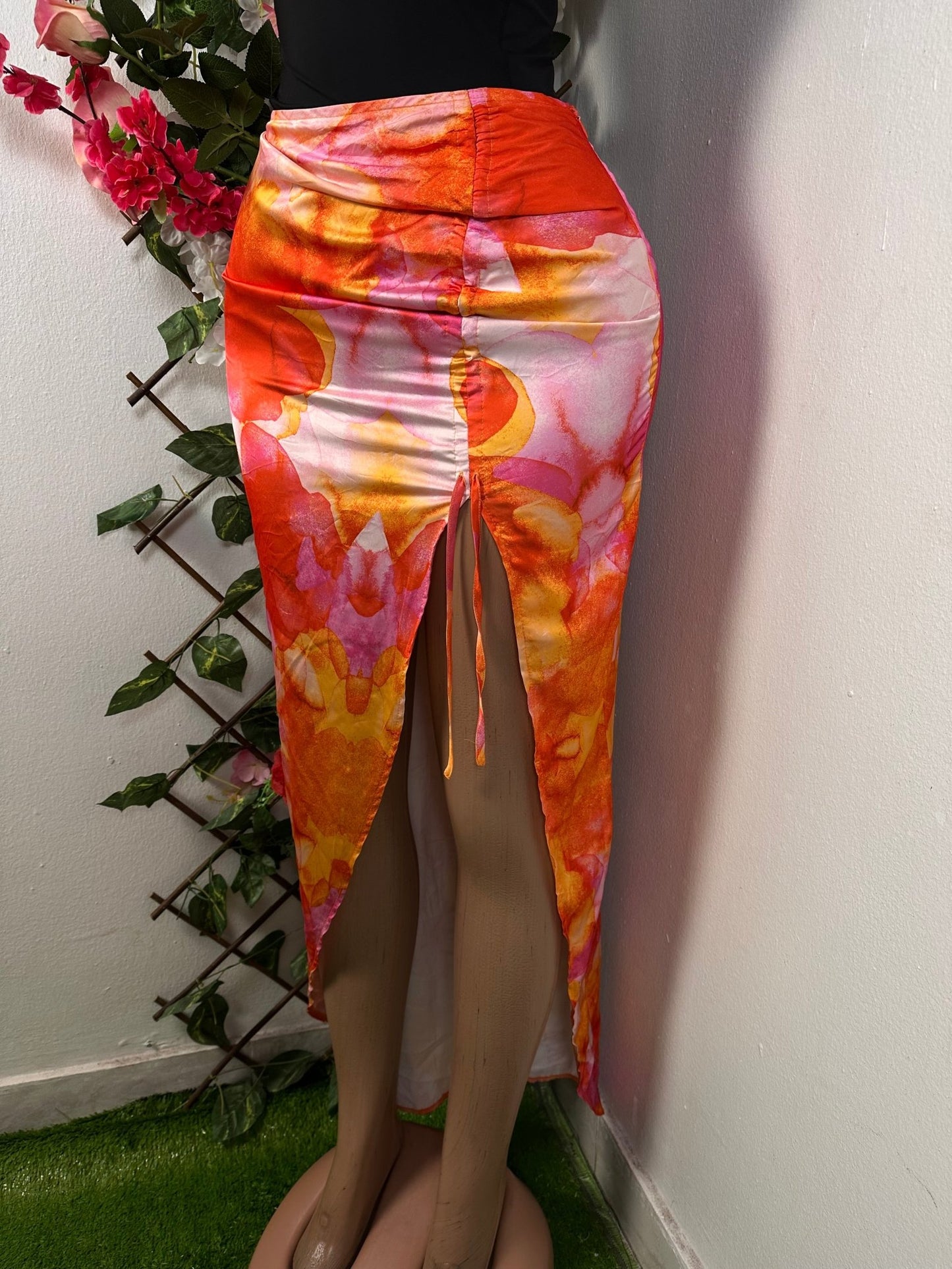 Jupe moulante en satin mi longue à fente réglable - Perluna Store - kinshasa