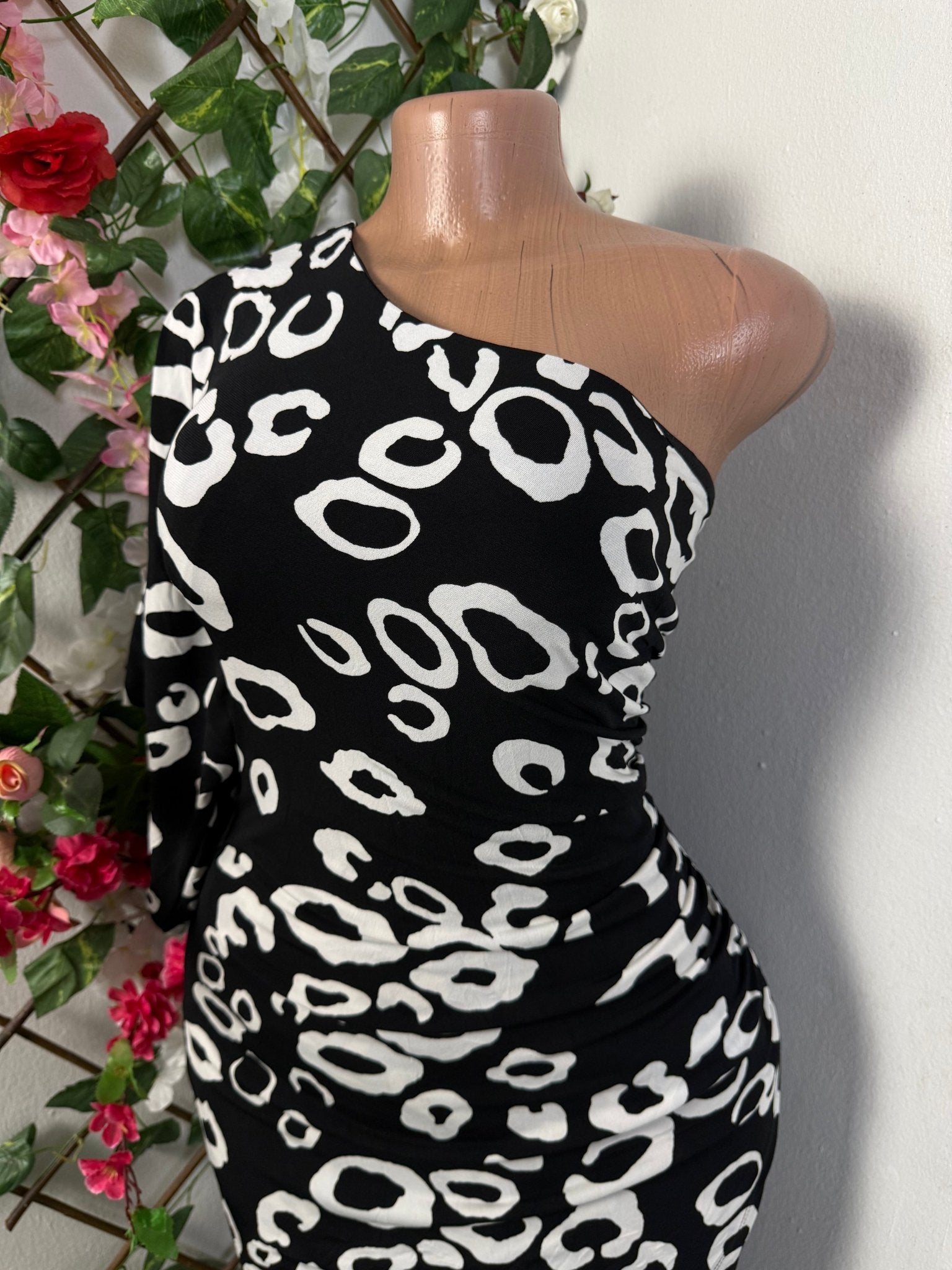 Robe à une manche longue  - Perluna Store - kinshasa