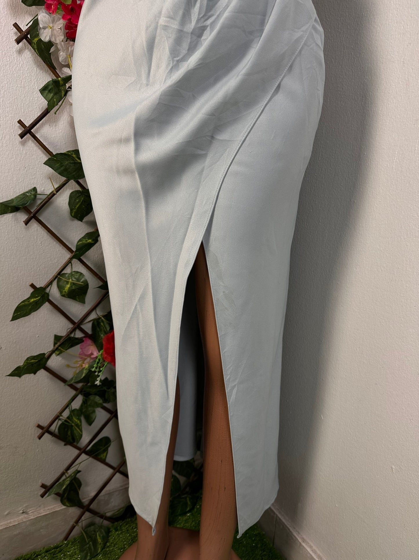 Robe cocktail à fine bretelle avec fente - Perluna Store - kinshasa