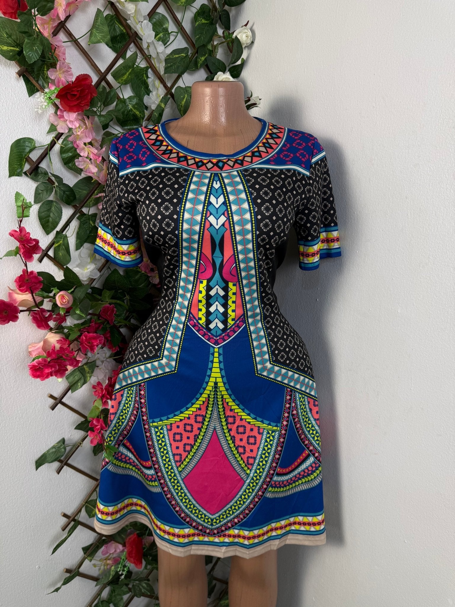 Robe courte a imprimé géométrique - Perluna Store - kinshasa