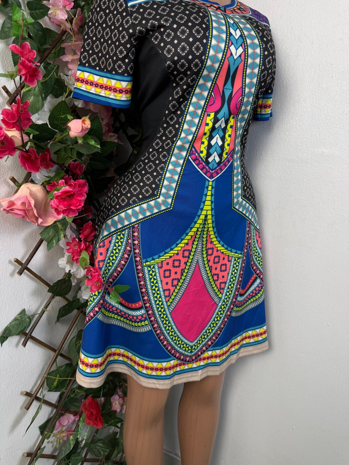 Robe courte a imprimé géométrique - Perluna Store - kinshasa