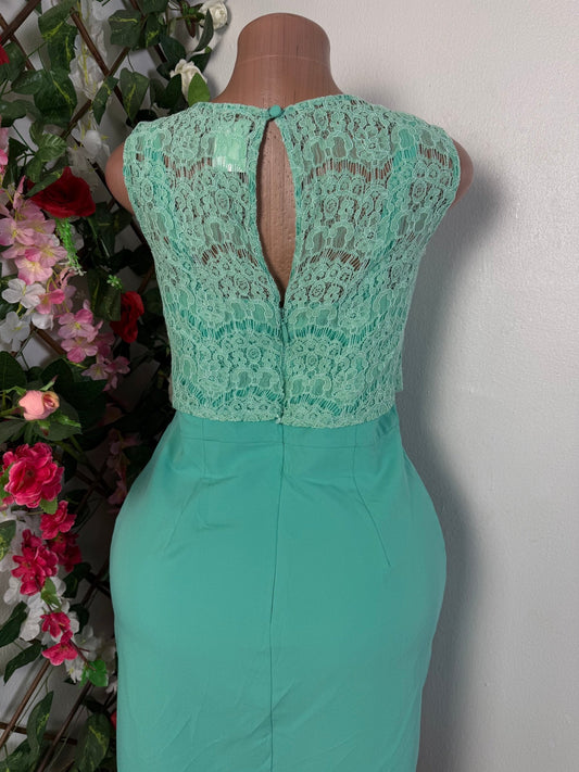 Robe courte dentelle sans manche  - Perluna Store - kinshasa