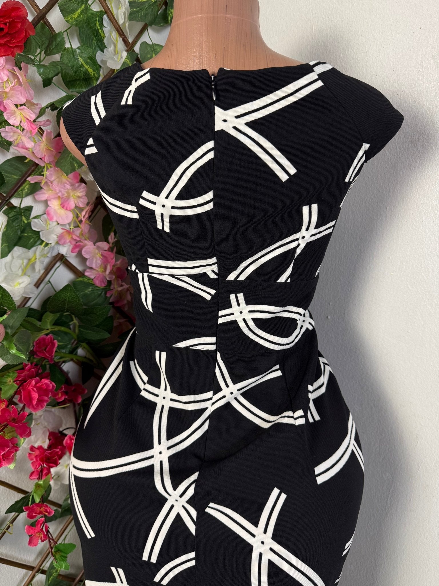 robe courte sans manche colle U - Perluna Store - kinshasa