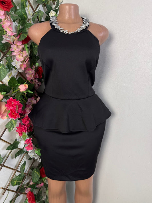 Robe courte taille volant sans manche  - Perluna Store - kinshasa
