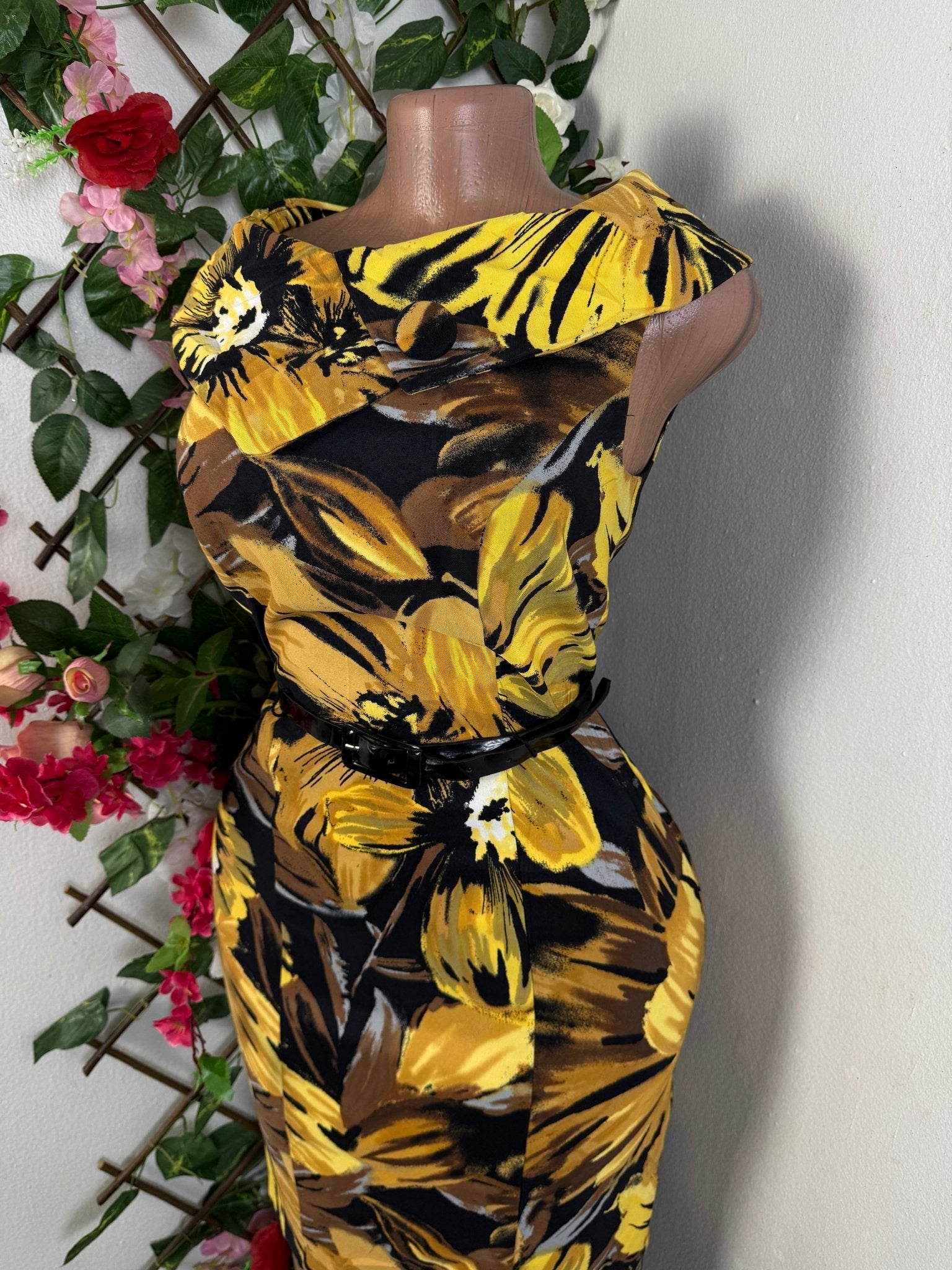 Robe crayon décolletée bateau - Perluna Store - kinshasa
