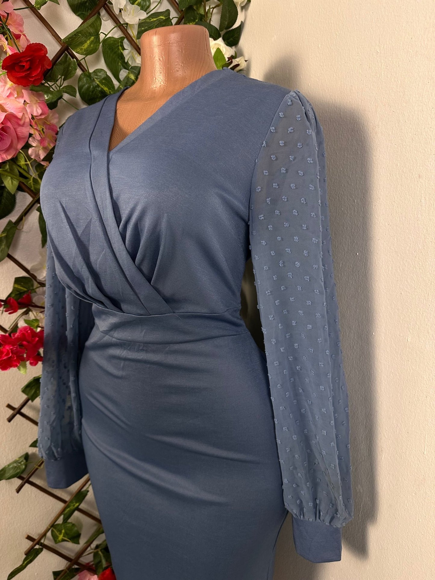 Robe crayon élégante à manche longue décolleté en V croisée - Perluna Store - kinshasa