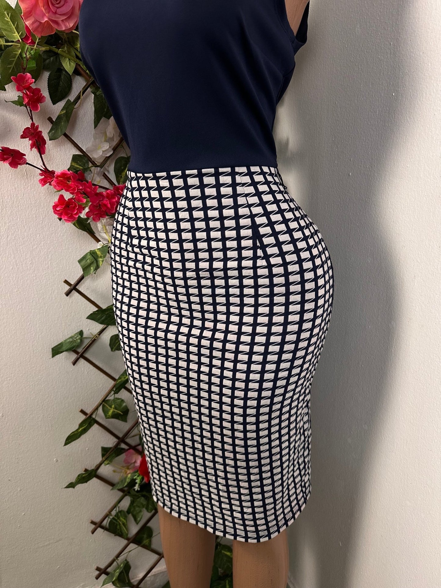 Robe crayon sans manche à colle rond - Perluna Store - kinshasa