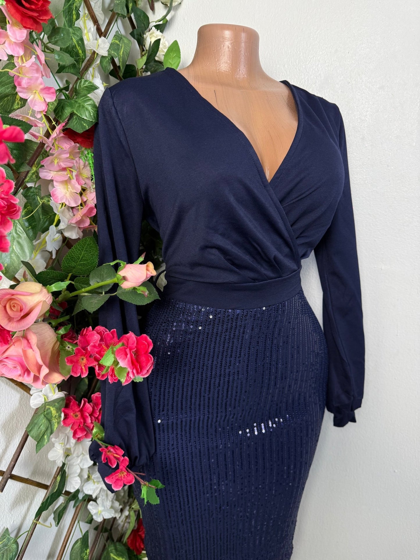 Robe décolleté en V en paillete  - Perluna Store - kinshasa