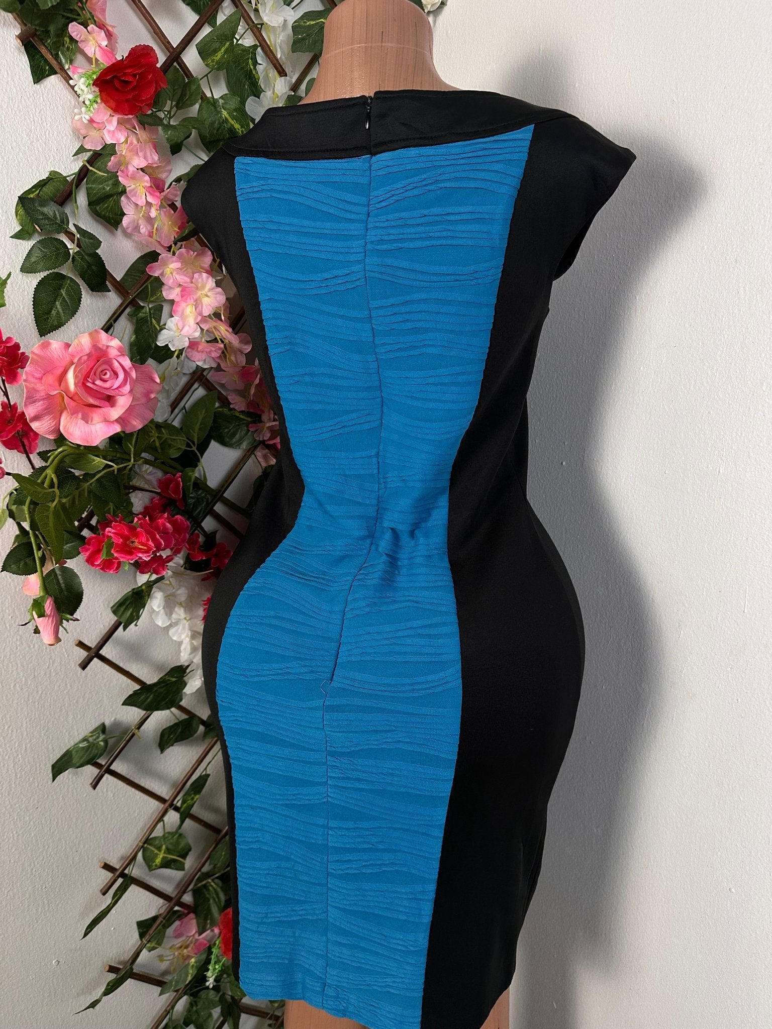 Robe deux couleur mi longue sans manches à colle rond - Perluna Store - kinshasa