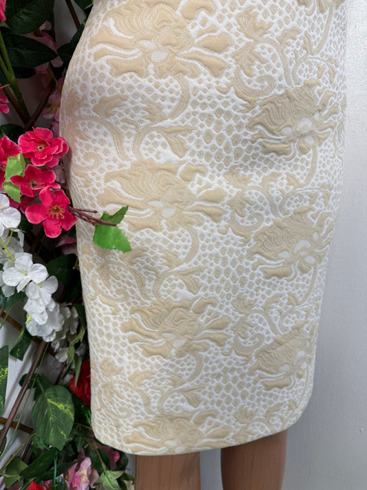robe droite colle rond sans manche - Perluna Store - kinshasa