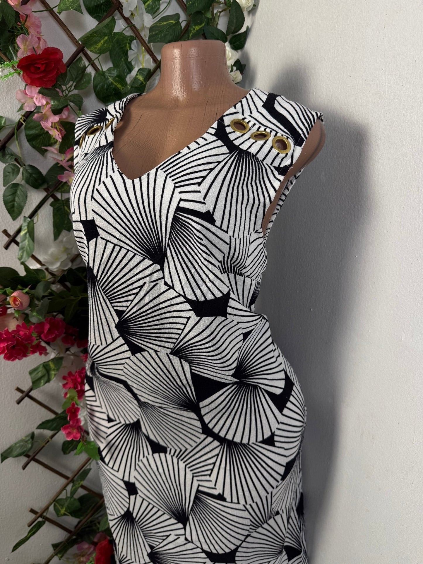 Robe droite courte sans manche  - Perluna Store - kinshasa