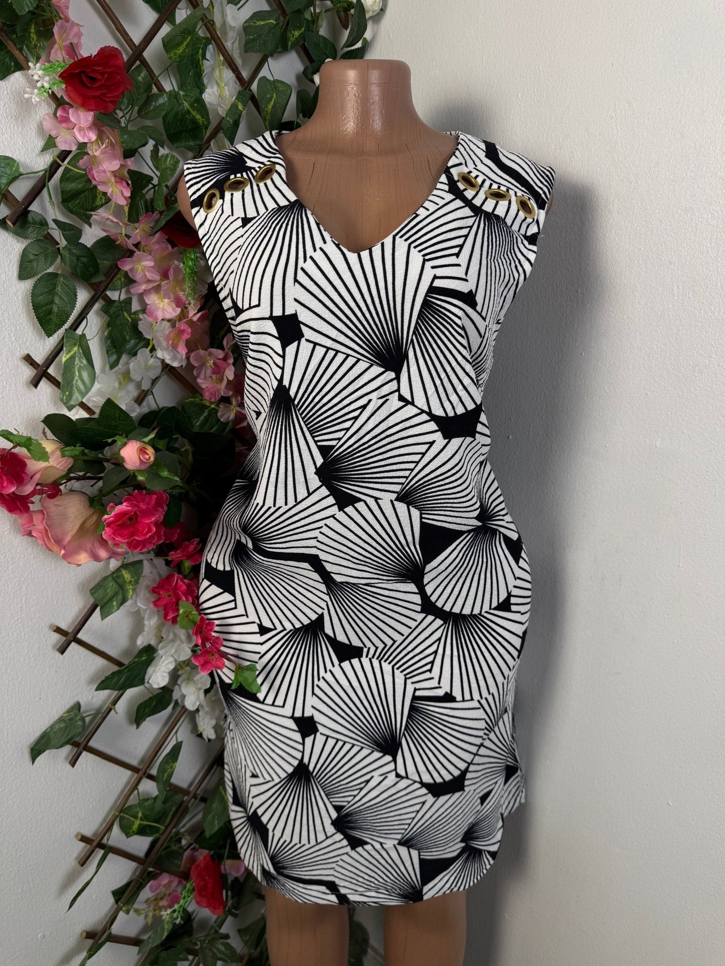 Robe droite courte sans manche  - Perluna Store - kinshasa