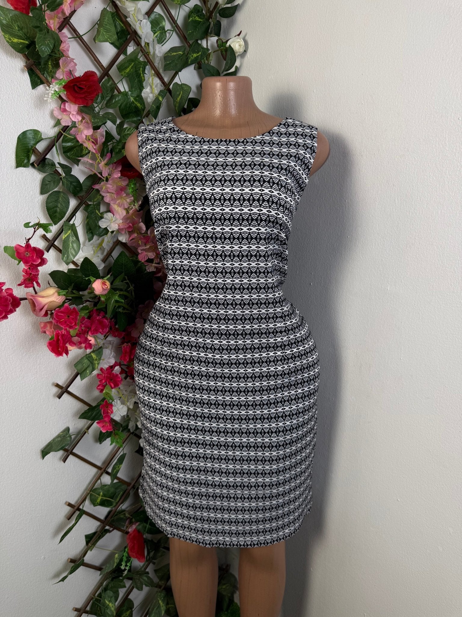 Robe droite courte sans manche - Perluna Store - kinshasa