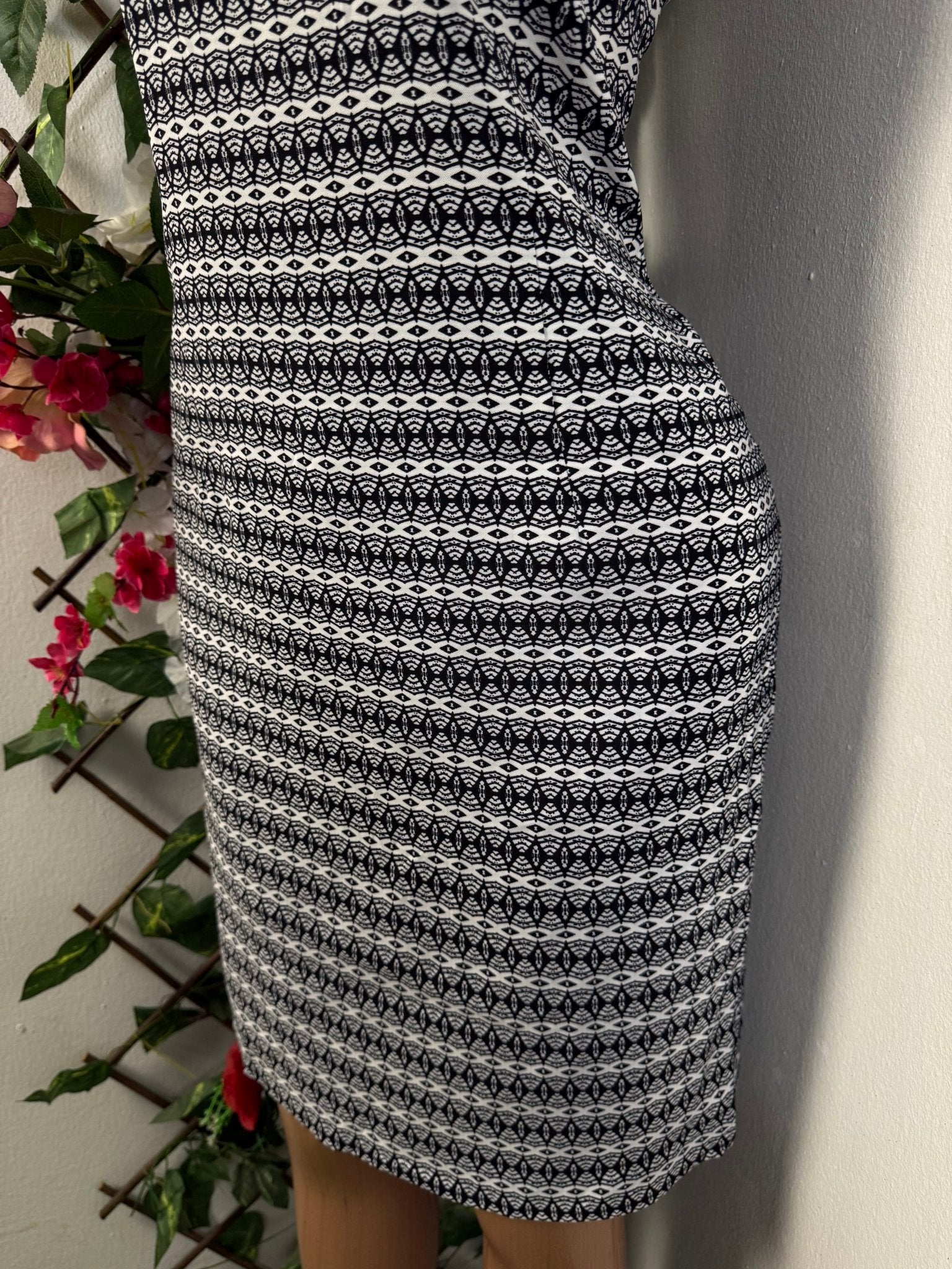 Robe droite courte sans manche - Perluna Store - kinshasa