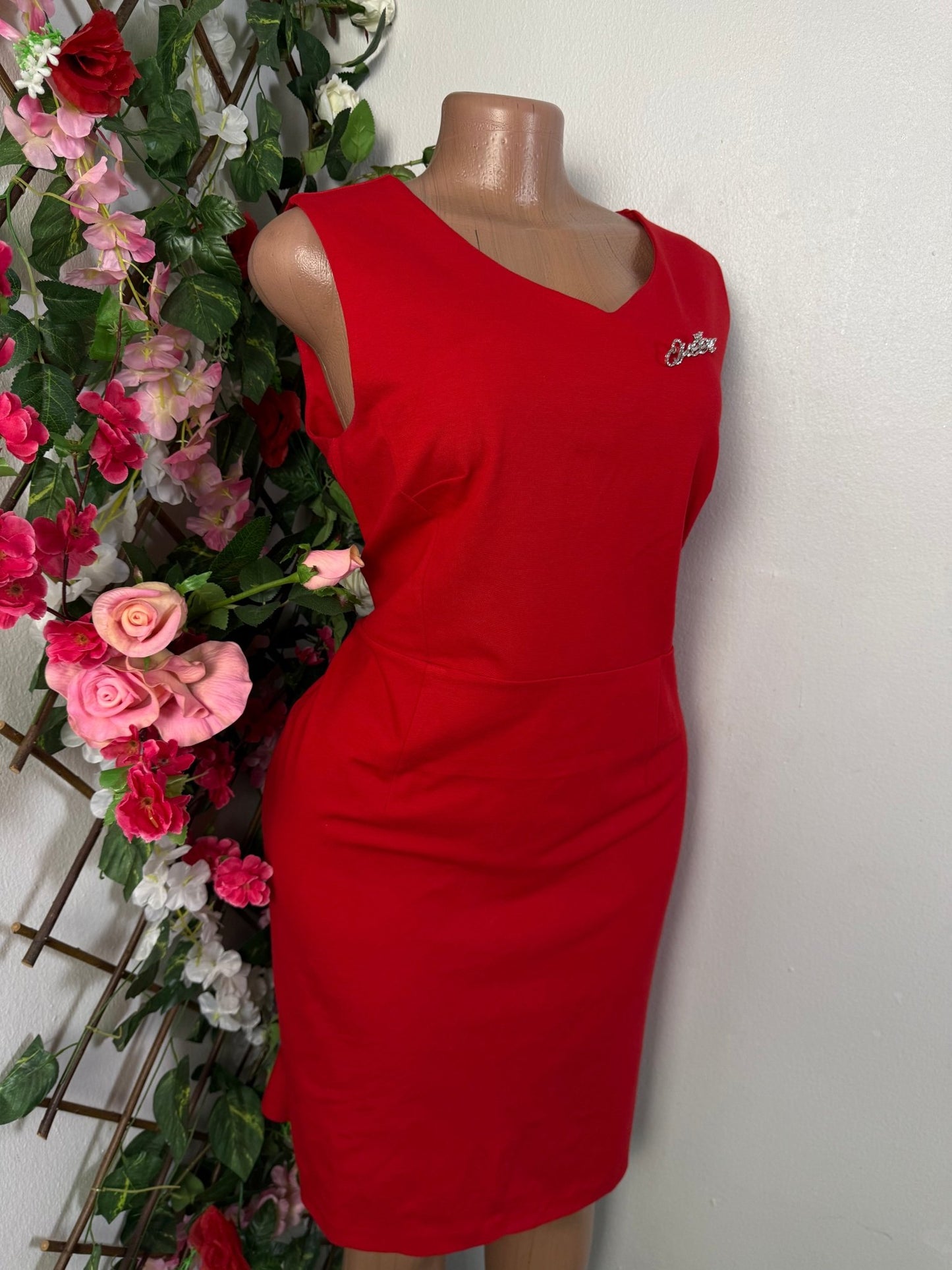 Robe droite élégante mi longue sans manche - Perluna Store - kinshasa