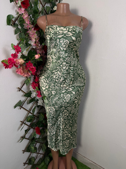 Robe droite en satin à fine bretelle - Perluna Store - kinshasa