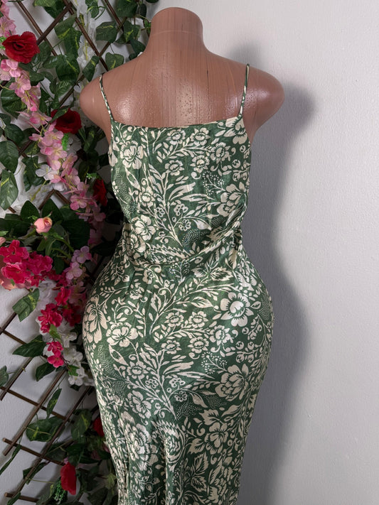 Robe droite en satin à fine bretelle - Perluna Store - kinshasa