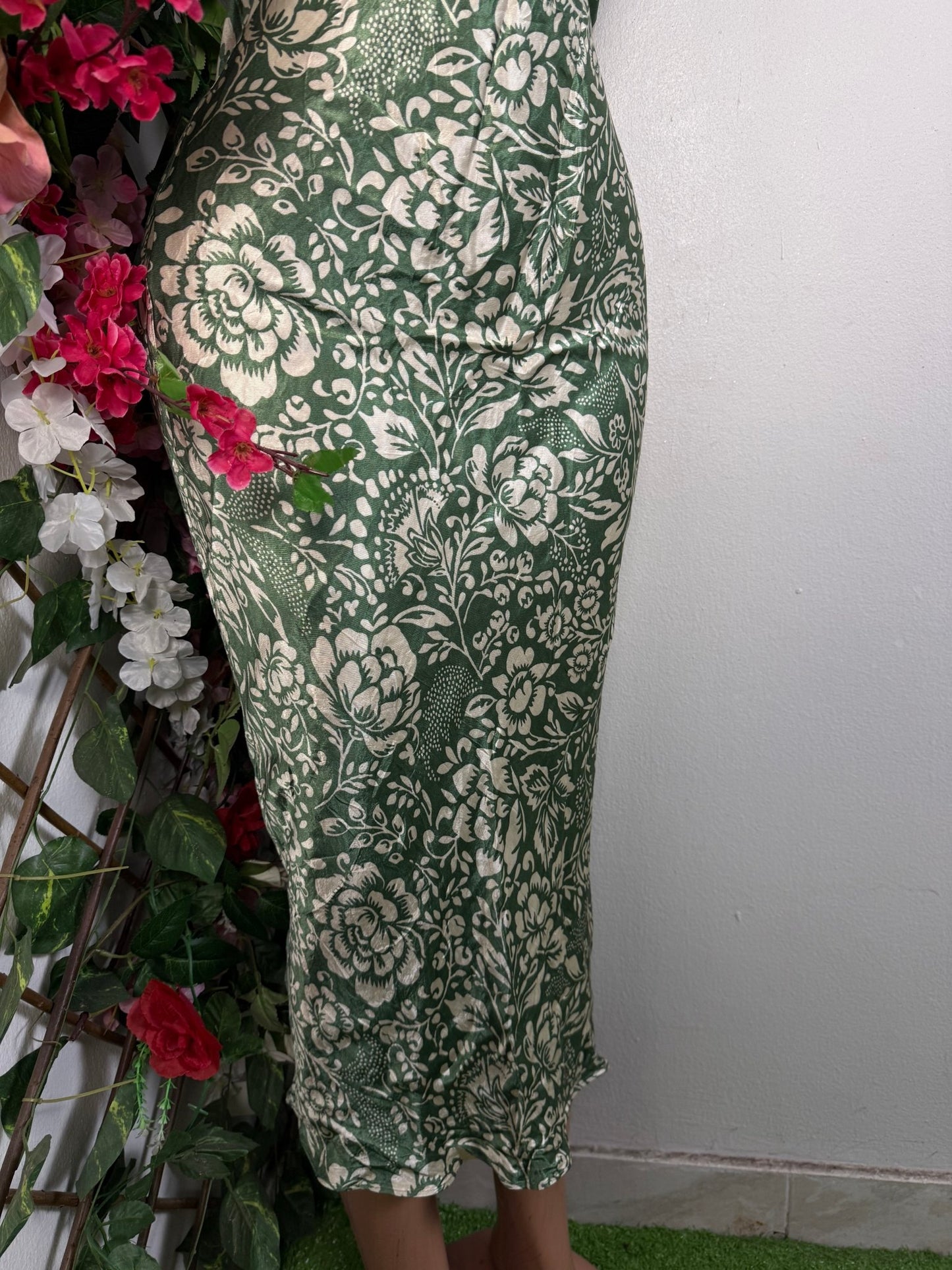 Robe droite en satin à fine bretelle - Perluna Store - kinshasa