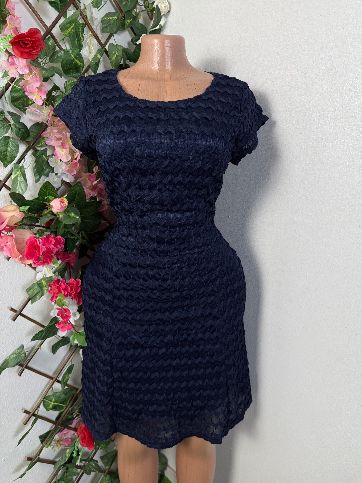 Robe droite manches courtes - Perluna Store - kinshasa