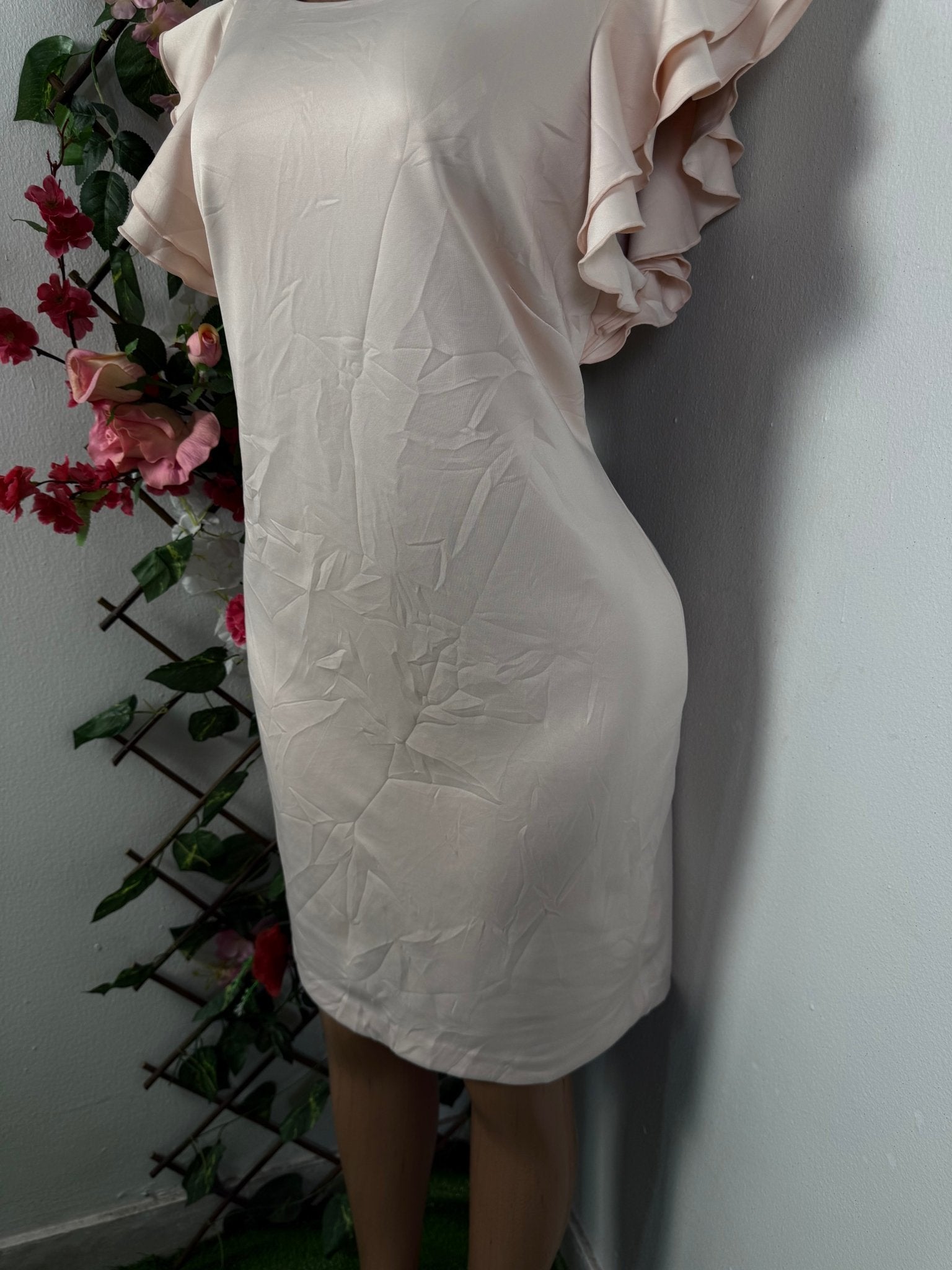 Robe droite mi longue a manche courte fourchu decolette en coeur - Perluna Store - kinshasa