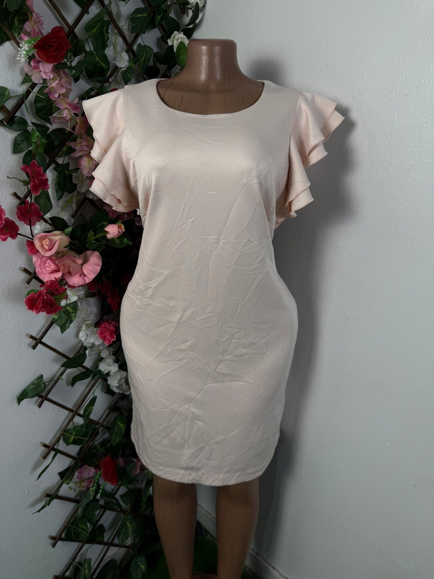 Robe droite mi longue a manche courte fourchu decolette en coeur - Perluna Store - kinshasa
