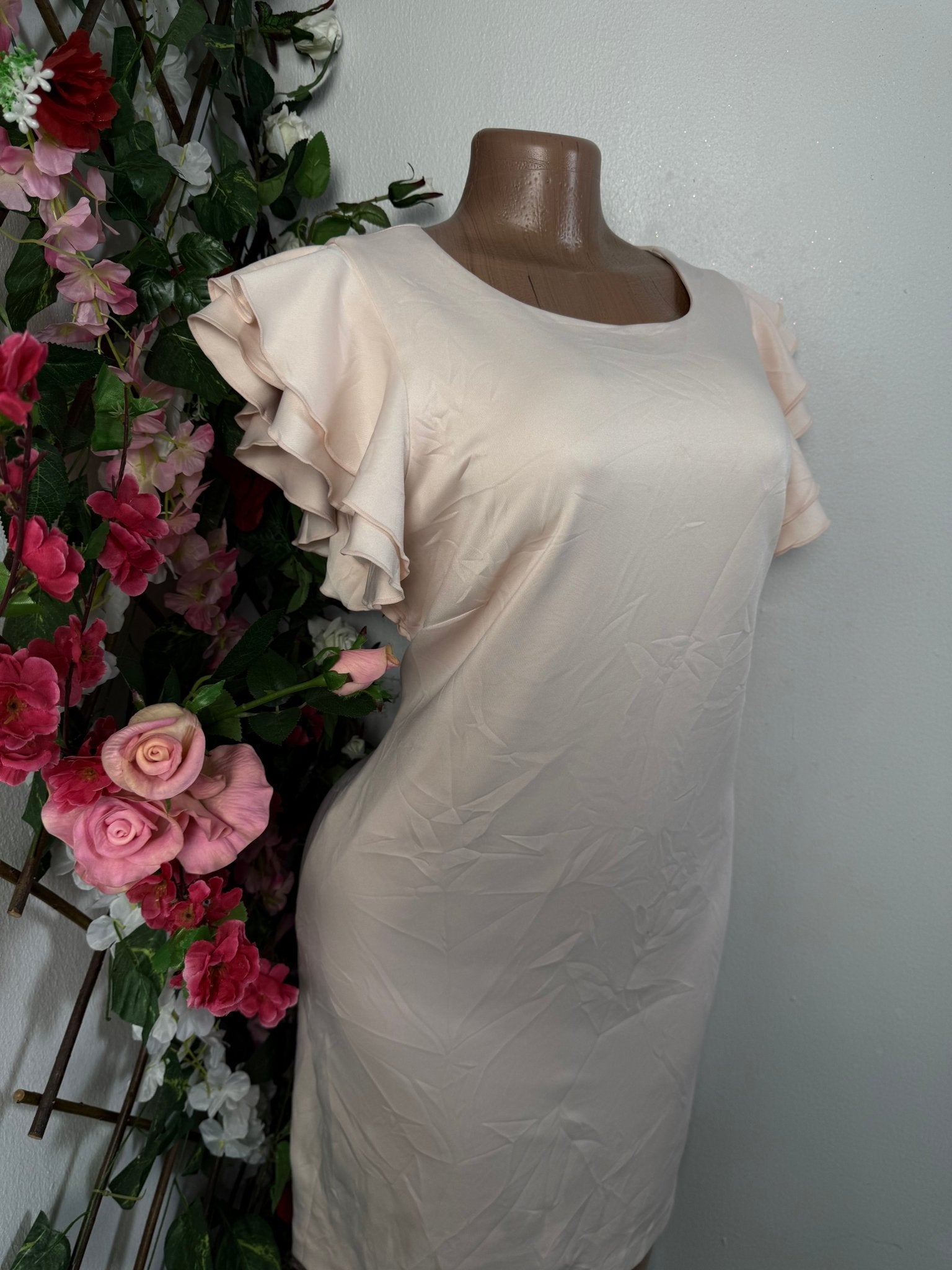 Robe droite mi longue a manche courte fourchu decolette en coeur - Perluna Store - kinshasa