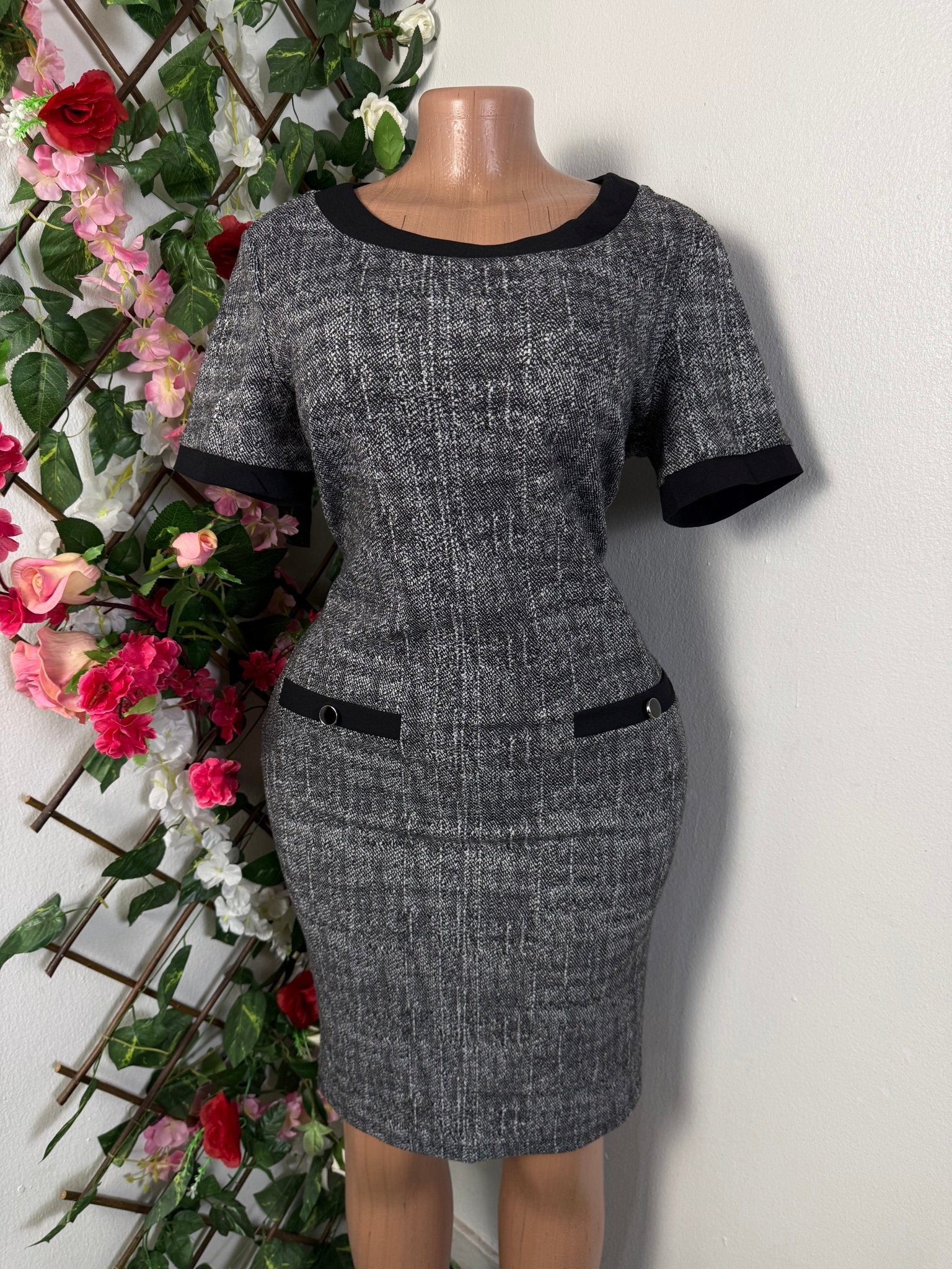 Robe droite poche a tirette et manche courte - Perluna Store - kinshasa
