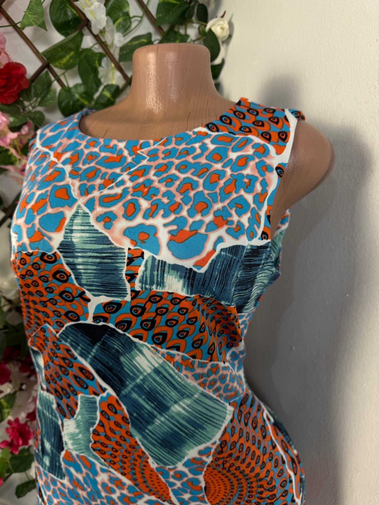 Robe droite sans manche colle rond - Perluna Store - kinshasa