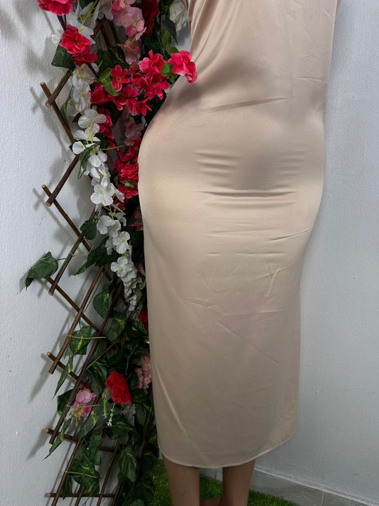 Robe droite satiné à bretelle fine très confortable - Perluna Store - kinshasa