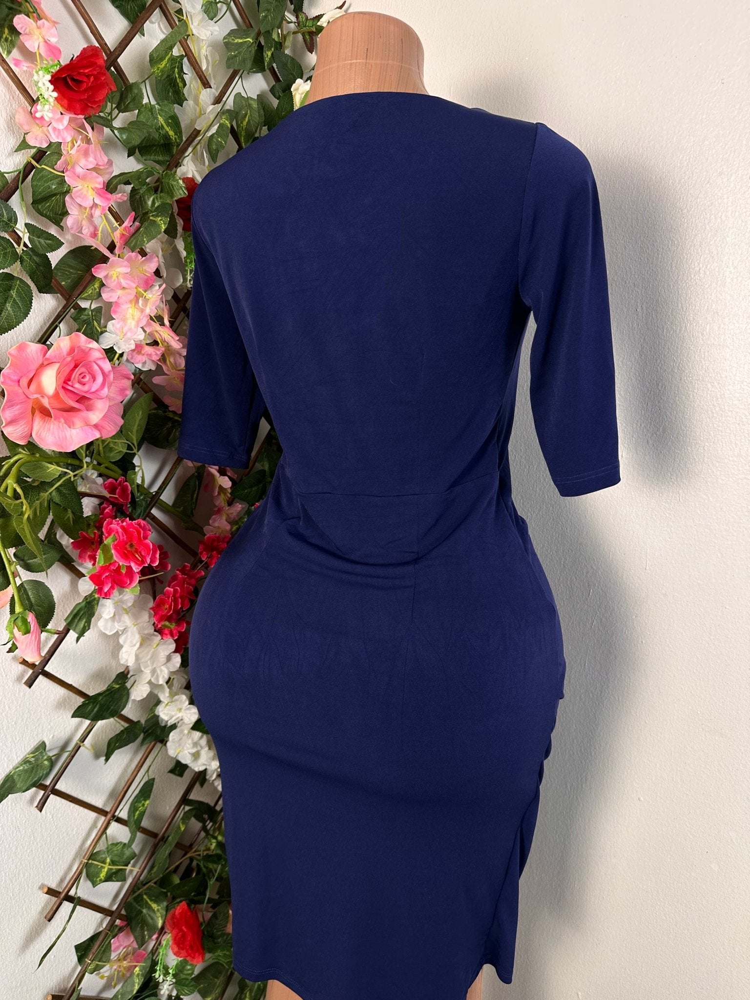 Robe élégante courte croisée ceinturé manche 3/4 - Perluna Store - kinshasa