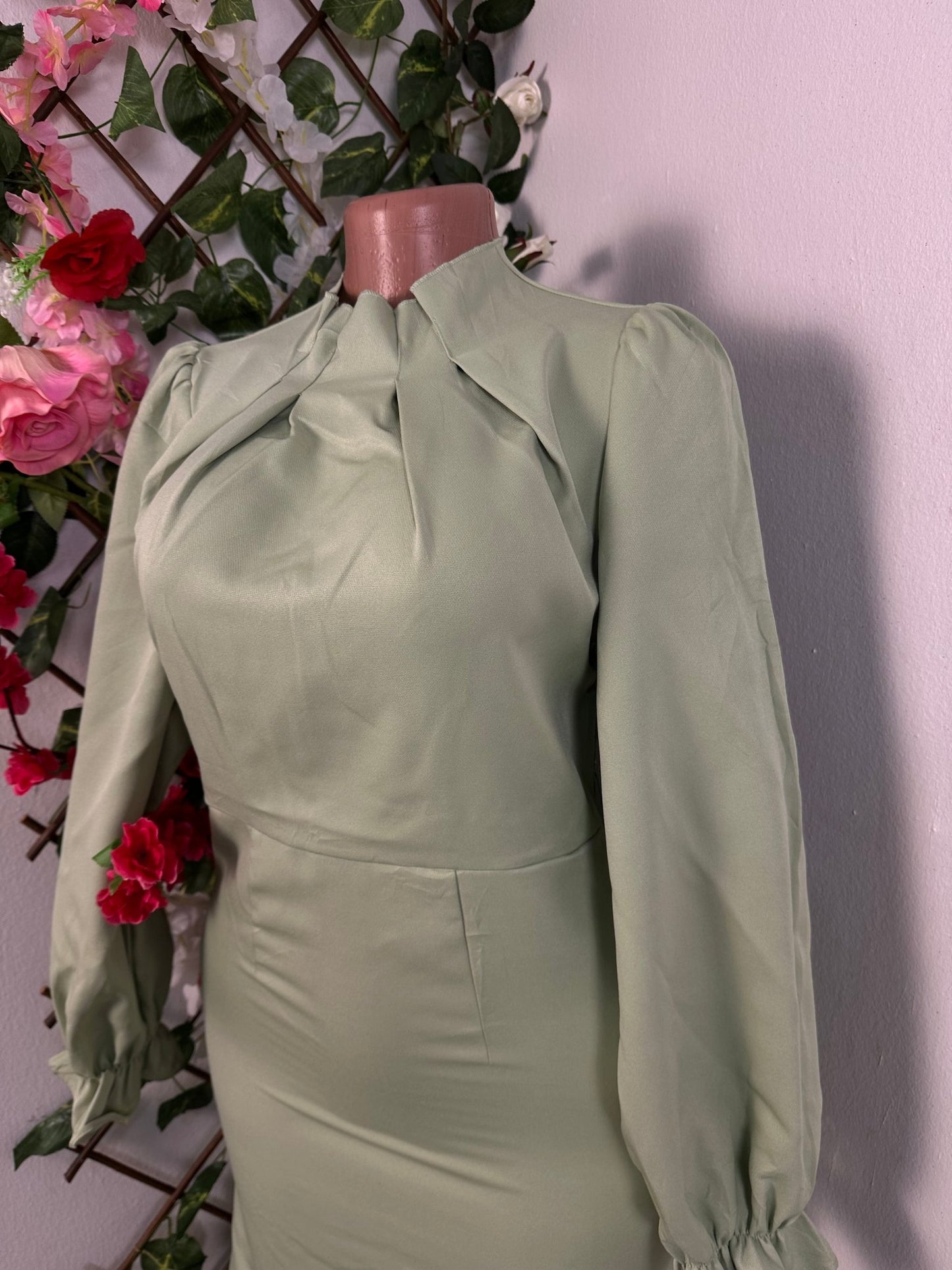 Robe élégante courte manche longue bouffante colle remonté - Perluna Store - kinshasa