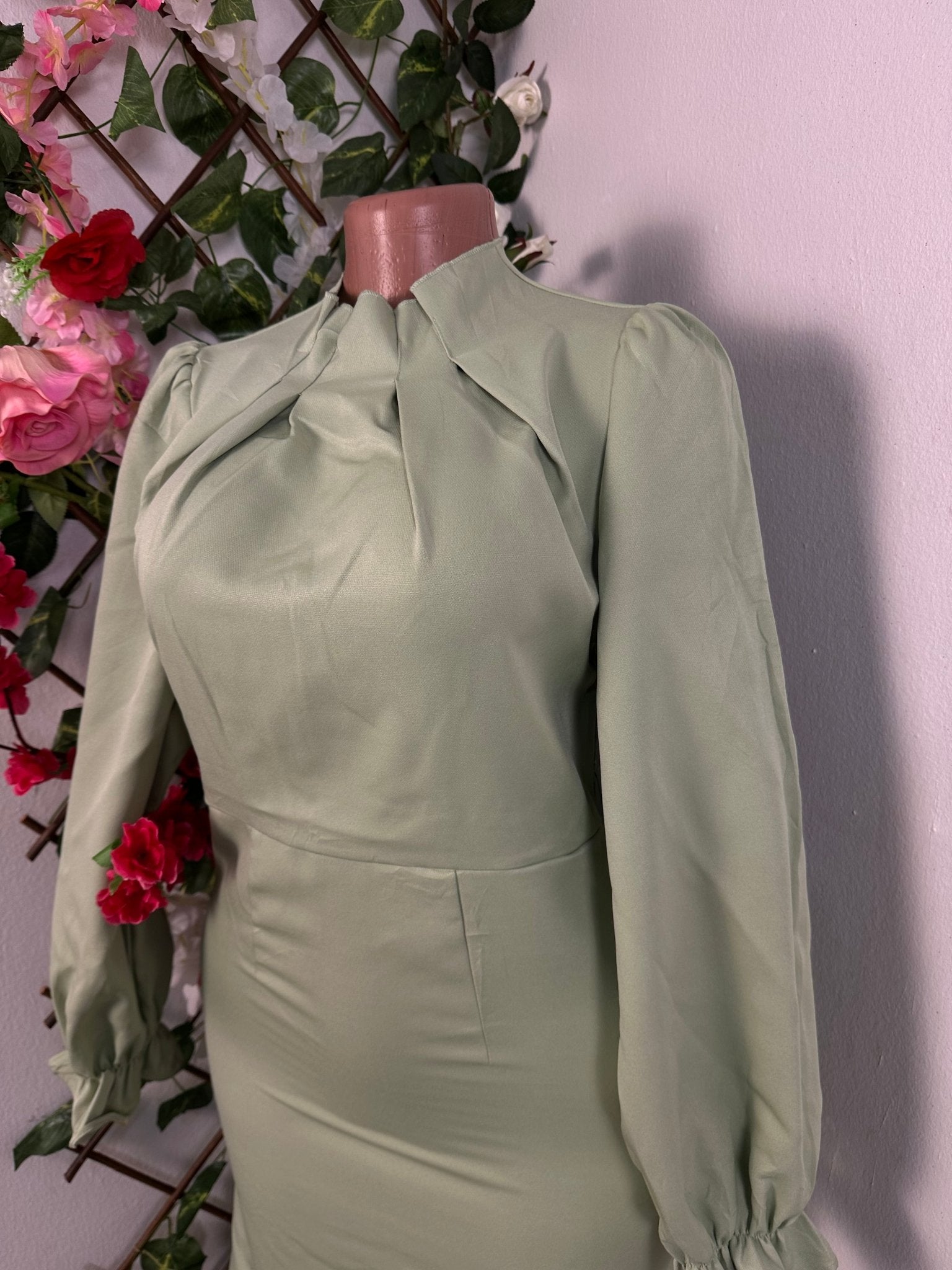 Robe élégante courte manche longue bouffante colle remonté - Perluna Store - kinshasa