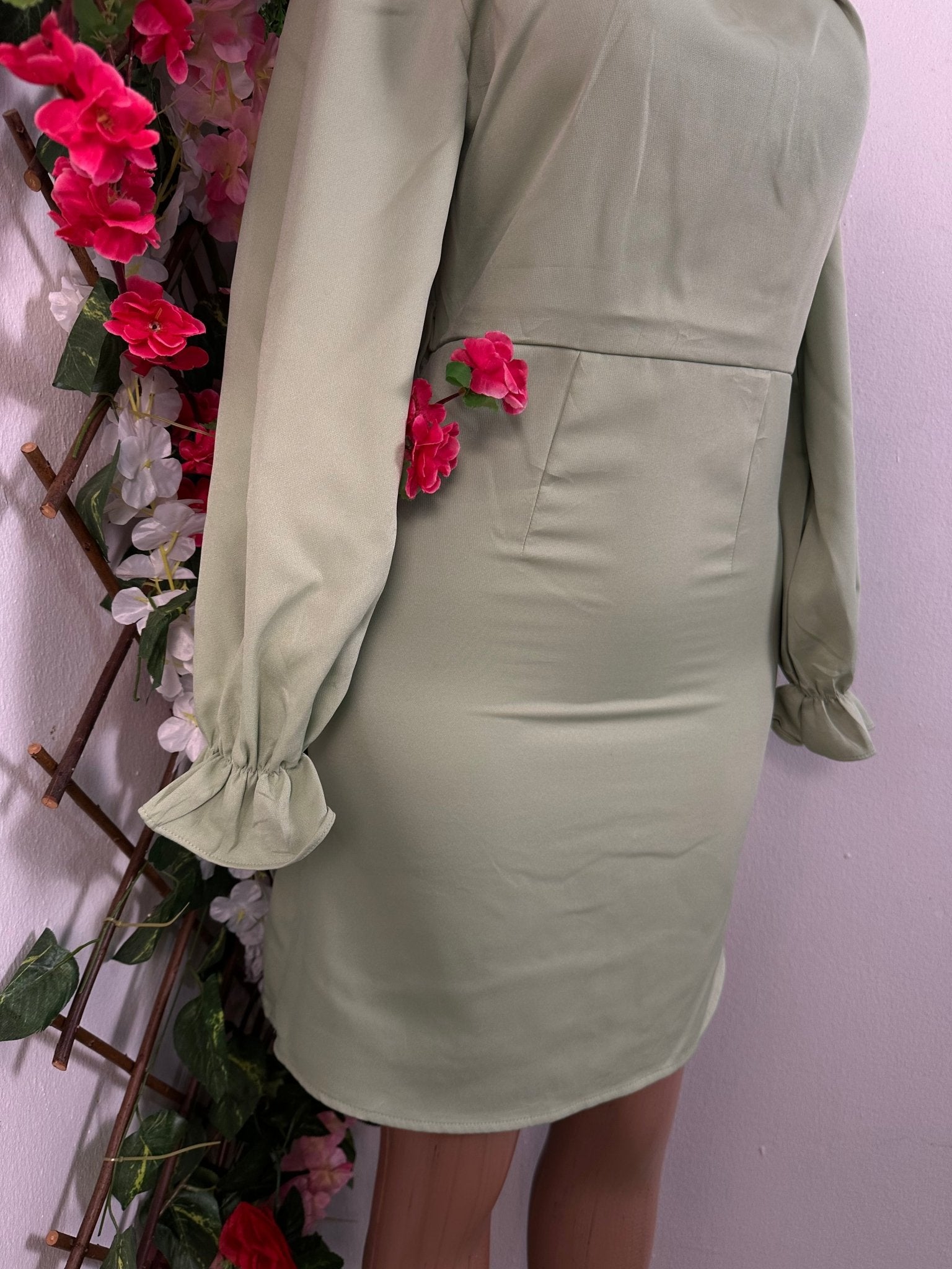 Robe élégante courte manche longue bouffante colle remonté - Perluna Store - kinshasa