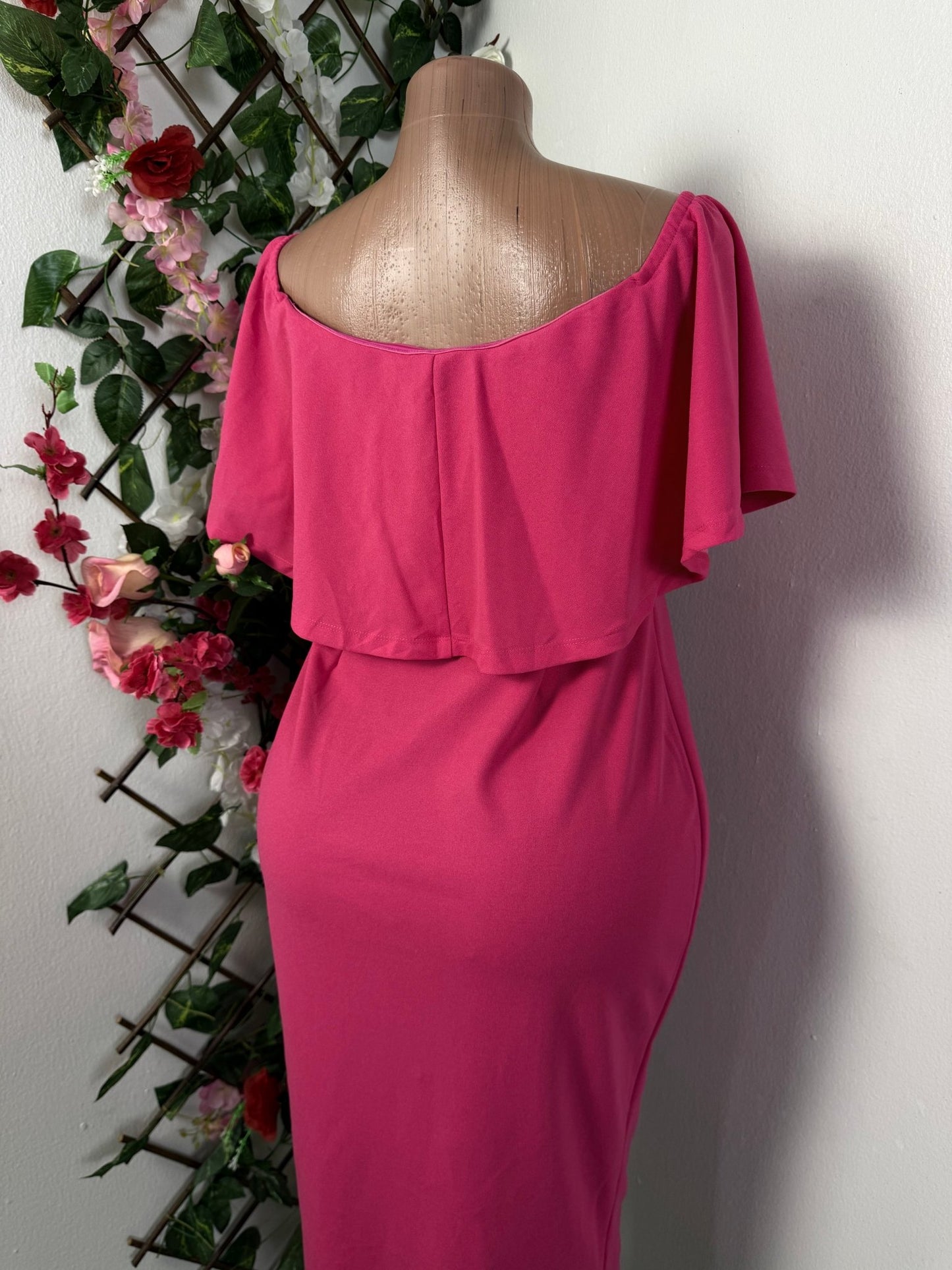 Robe élégante décolleté volant - Perluna Store - kinshasa